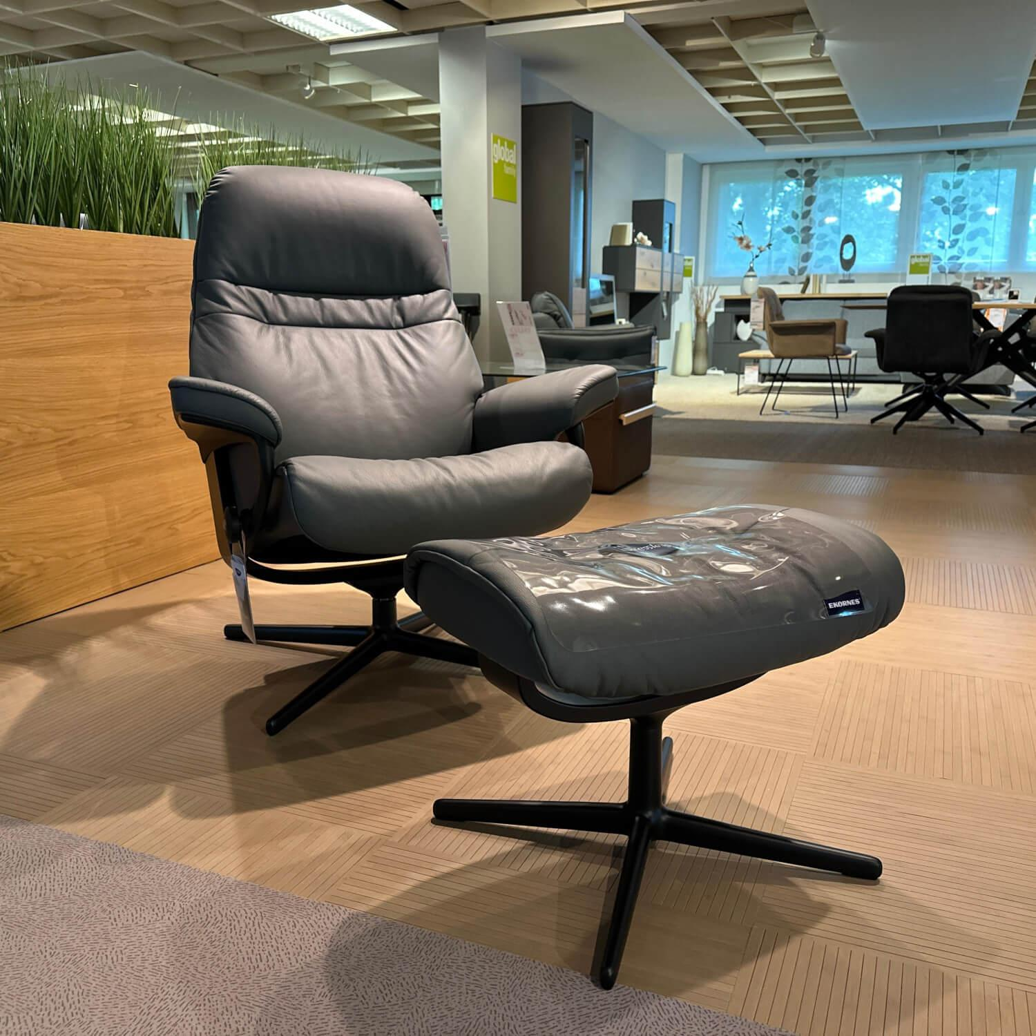 Stressless - Sessel Sunrise M Leder Batick 79 Grey Grau Gestell Cross 45 Matt Black Holzfarbe 05 Schwarz Mit Hocker - 4