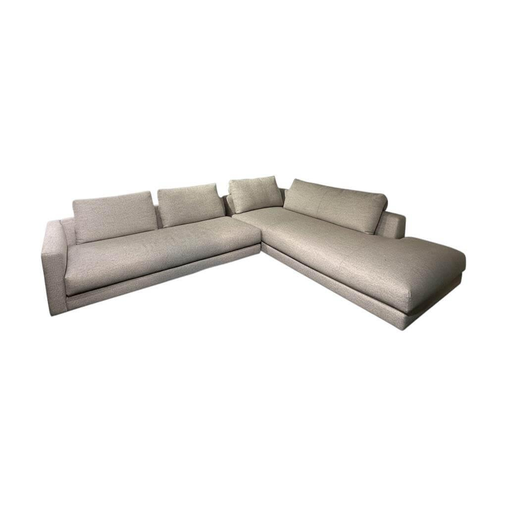 Violetta - Ecksofa Vesna Stoff M107 22 Lichtgrau Mit Verdeckten Gleitern Inklusive 4 Rückenkissen Mit Rollen - 1