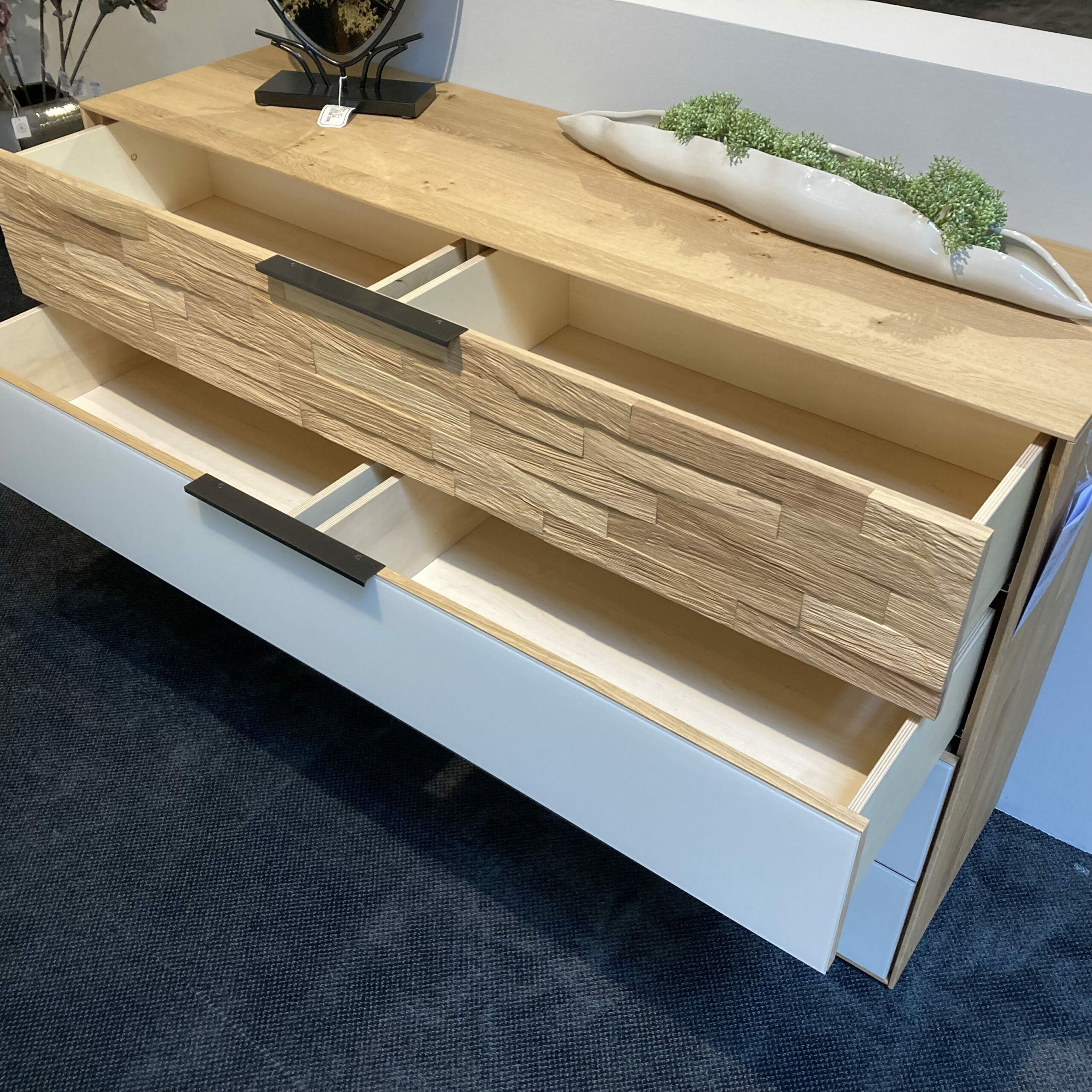 Wöstmann - Kommode WSM2800 Wildeiche Soft Gebürstet Mattglas Magnolie 4 Schubkästen - 2