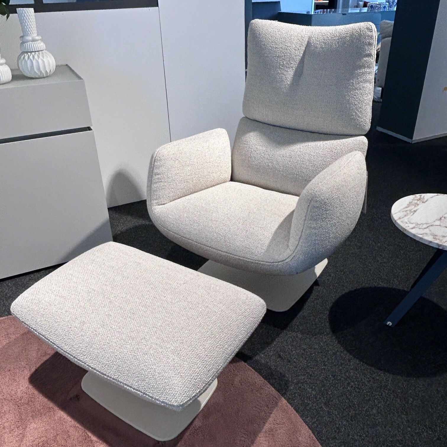 COR - Drehsessel Jalis Lounge Stoff 8207 Muschel Grau Füße Cremeweiß mit Hocker und Kippmechanik - 2