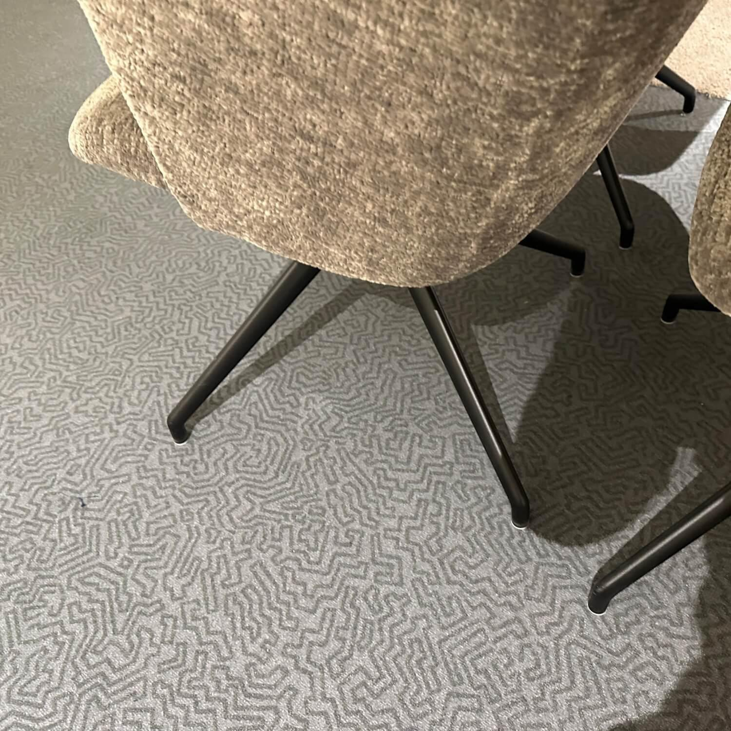 Bacher - 4er Set Armlehnstuhl Noah Stoff Cloud Stone 191 Grau Drehgestell Metall Schwarz Tiefmatt Pulverbeschichtet - 5