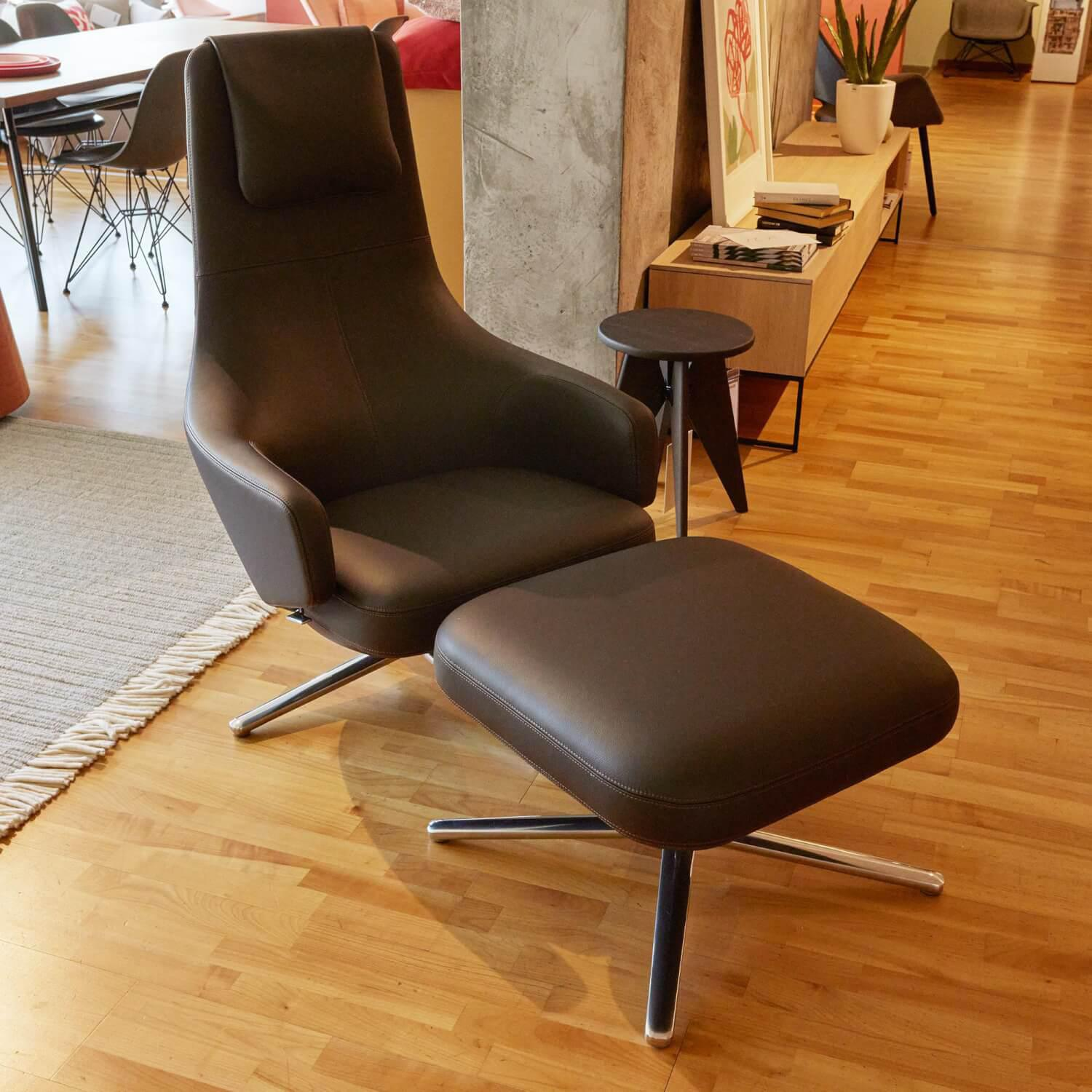 Vitra - Relaxsessel Repos Mit Ottoman Leder Premium 23 Chocolate 68 Braun Untergestell 02 Poliert - 7