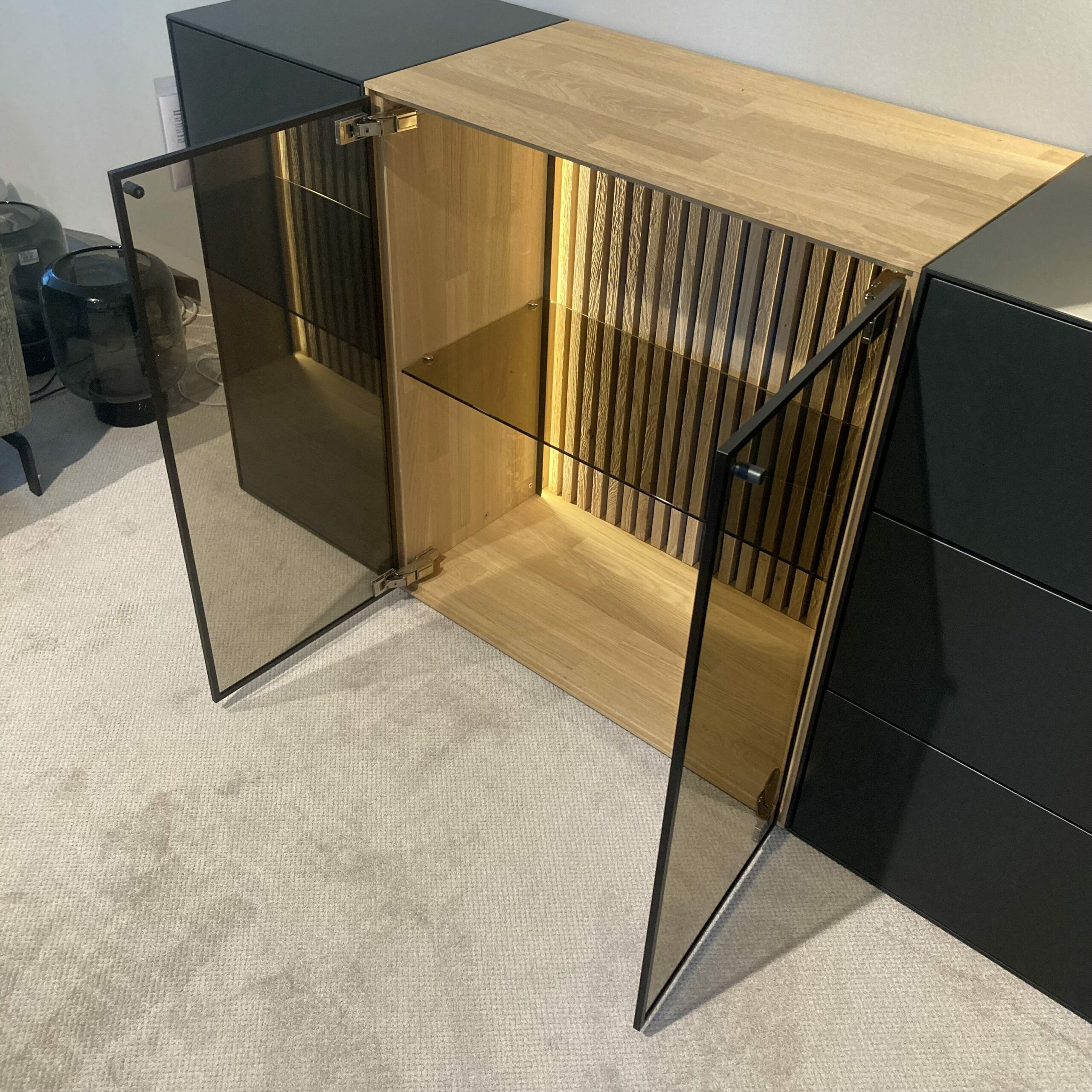 Hartmann - Sideboard Hilke Massives Birkenholz Anthrazit mit Applikationen aus Kerneiche Natur - 4