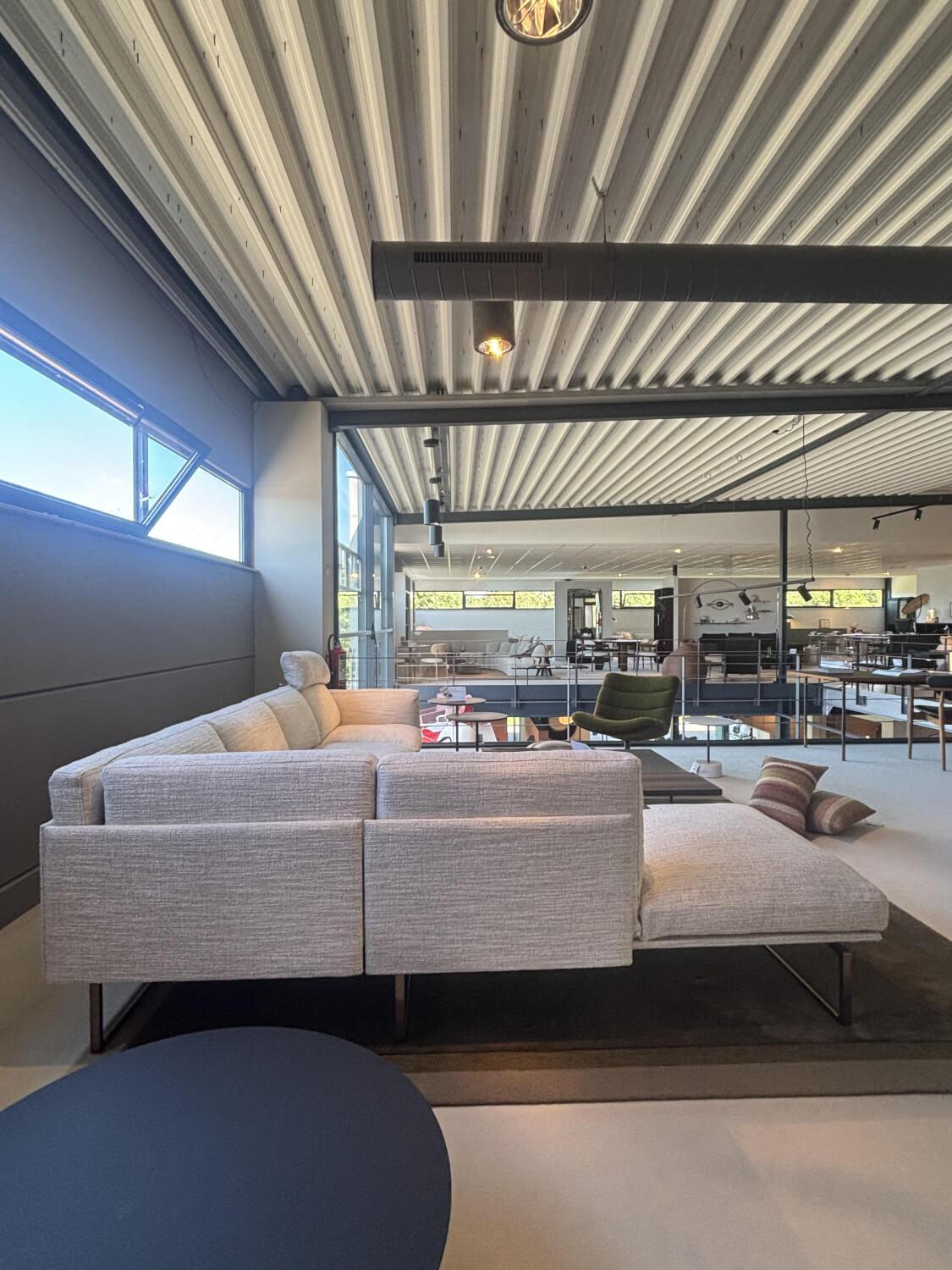 Cassina - Ecksofa Otto 8 Stoff Loira Bianco Weiß Füße Bronze Poliert - 6