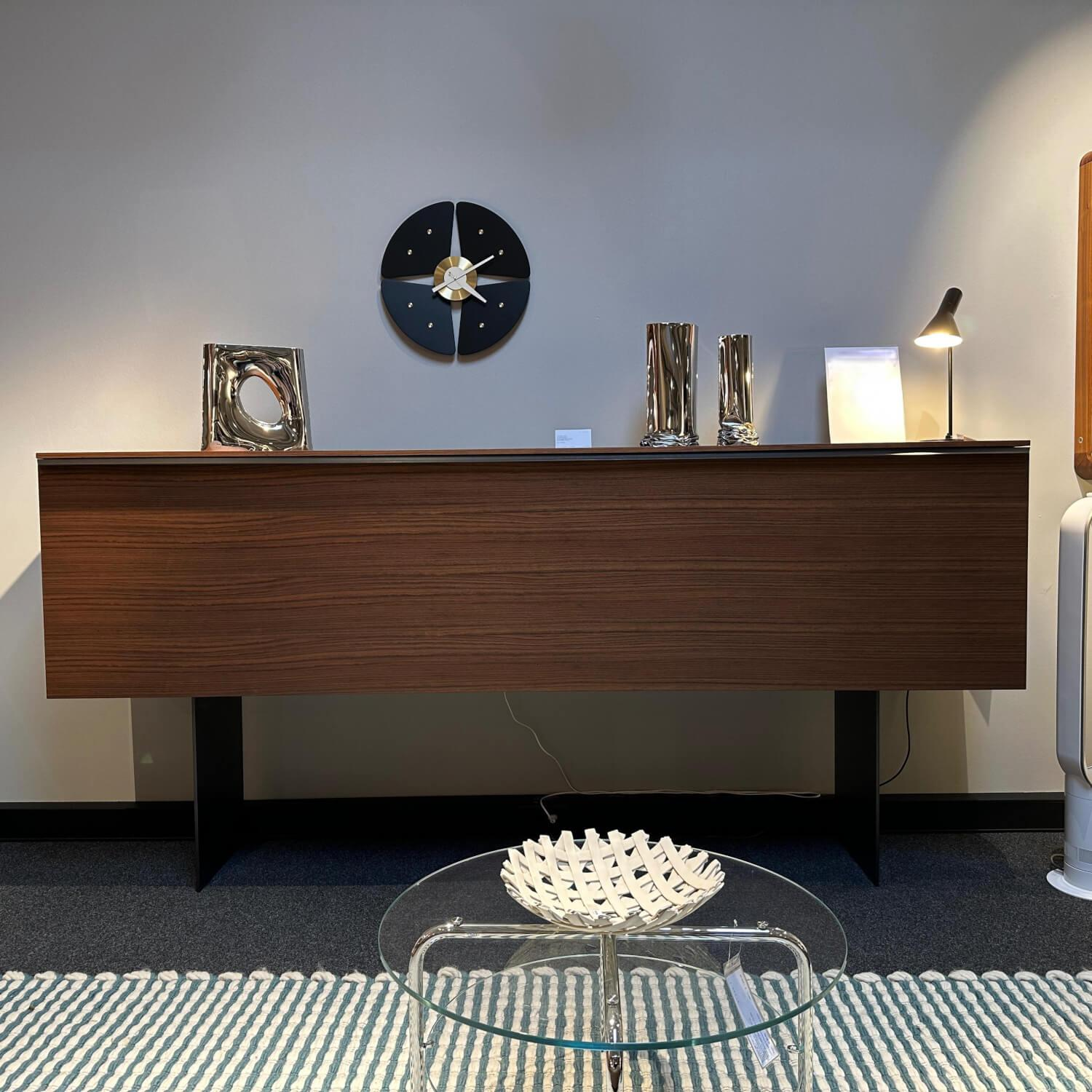 Porro - Gallery Low Cupboard Außen Holzfarbe Mongoi Innen Giallo Mustard Gelb Rückwand Spiegel Mit Beleuchtung - 9