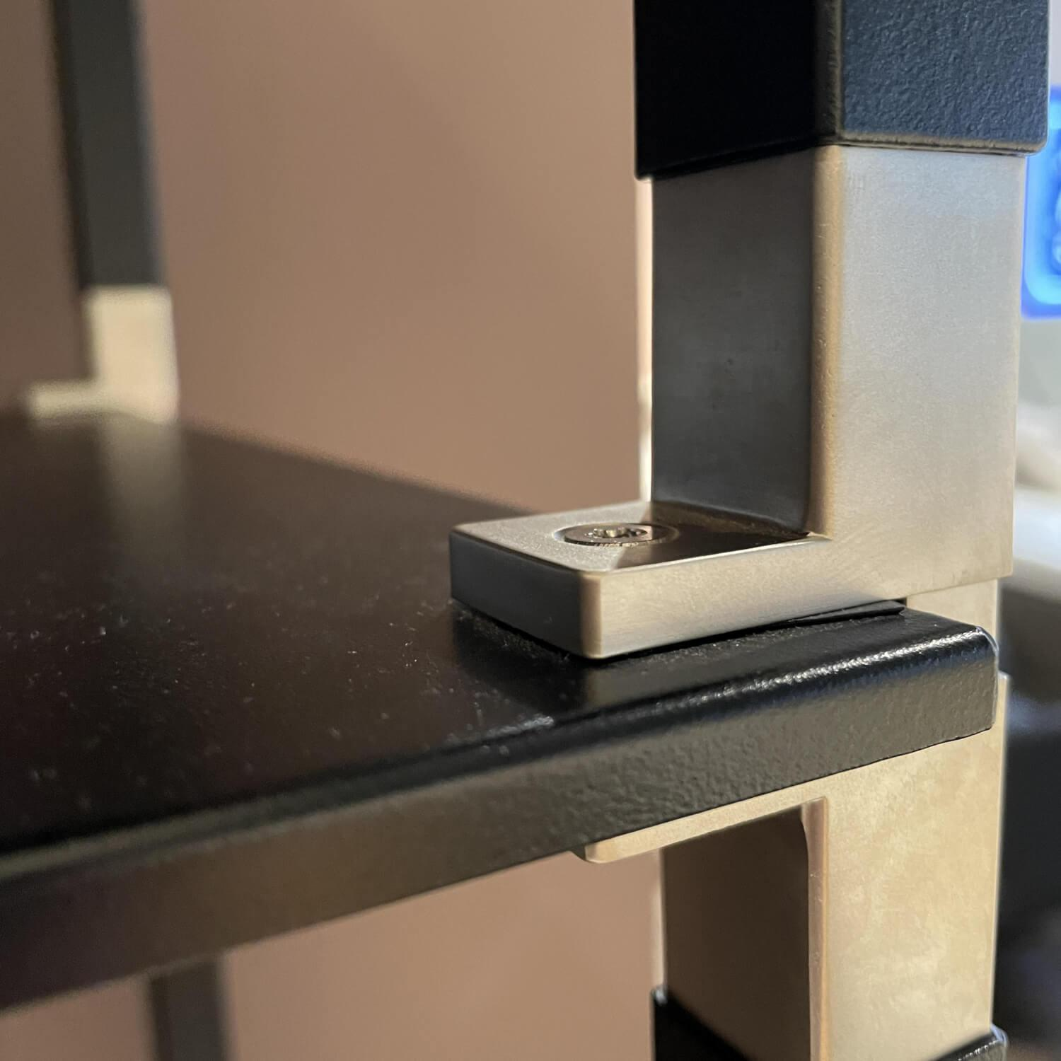 tRack - Regal t-Rack Gestänge und Stahlböden Tiefschwarz Mikrostruktur Konnektor Mattnickel - 6