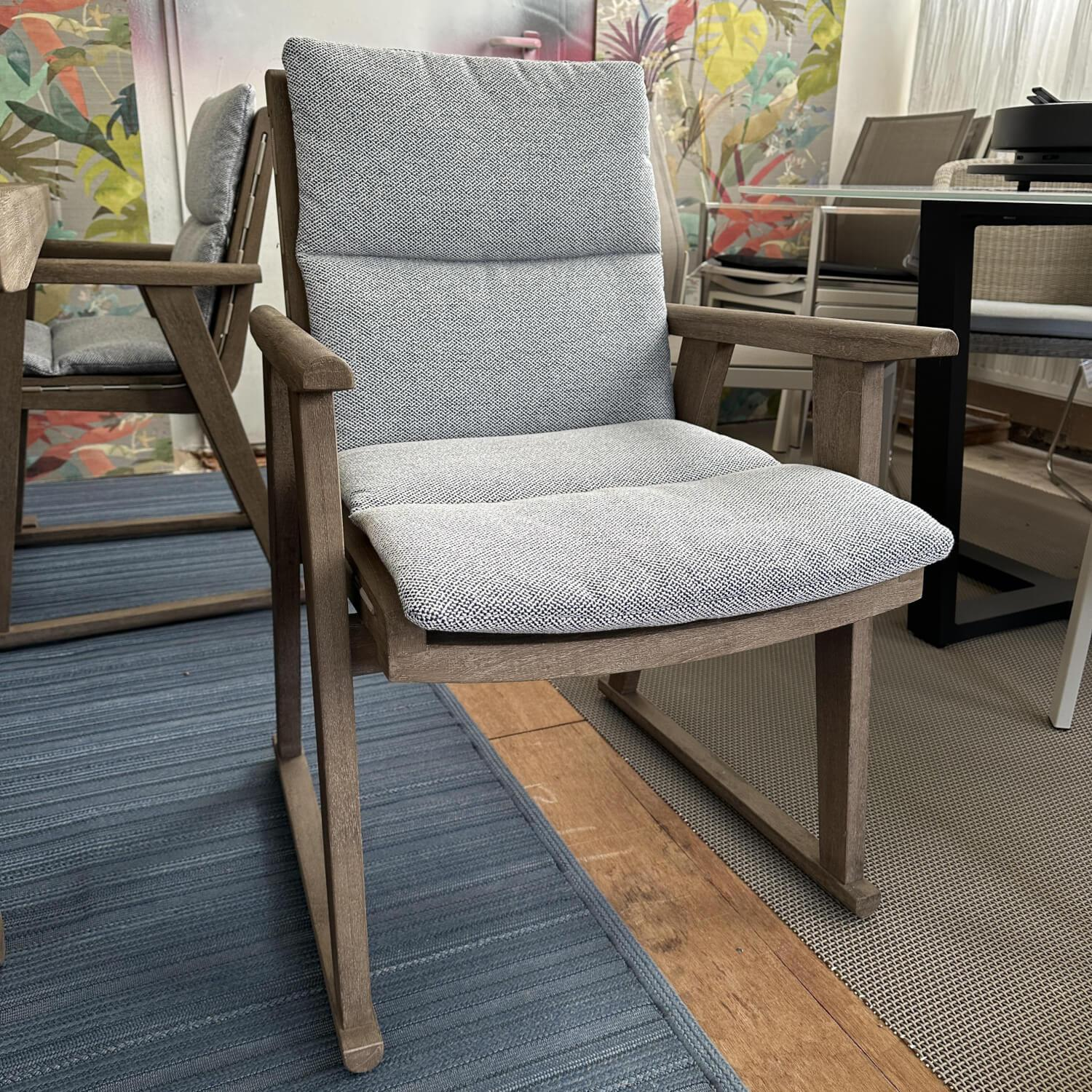 Essgruppe Gio Outdoor Teak Antique Grey Stühle Bezug Stoff Ecate Blau Weiß