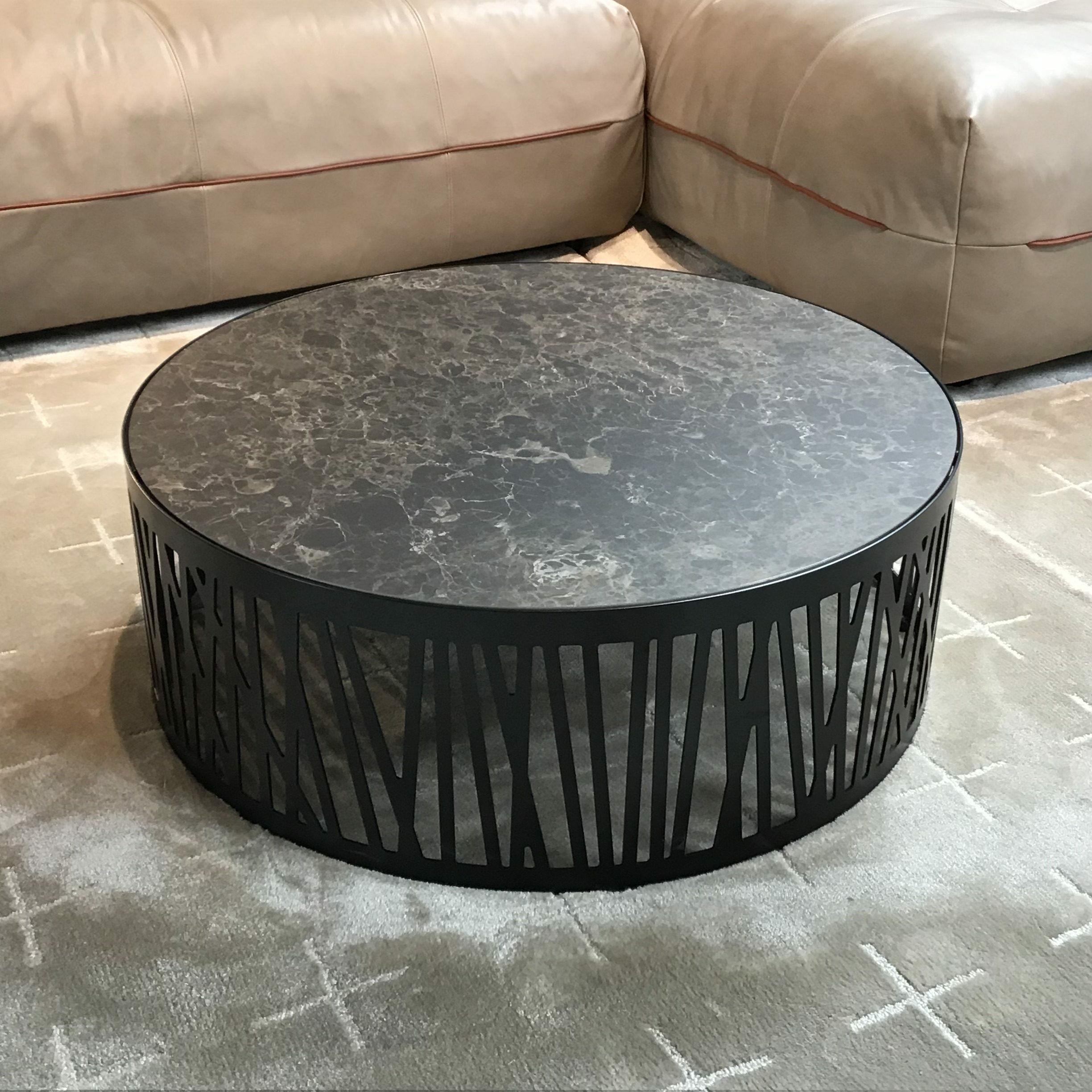 Rolf Benz - Couchtisch 8330-507 Platte Keramik Emperator Schwarz Braun Gestell Metall Verkehrsschwarz Lackiert - 3