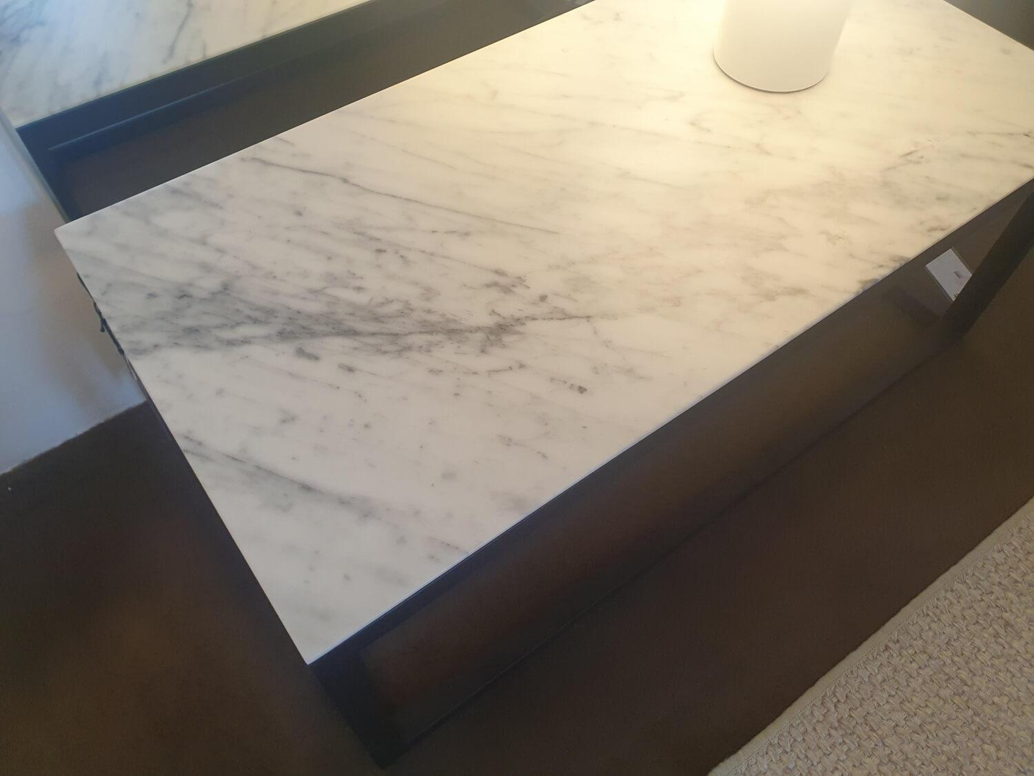 Cassina - Beistelltisch Note Platte Cararra Marmor Weiß Gestell Eiche Schwarz Gebeizt - 3