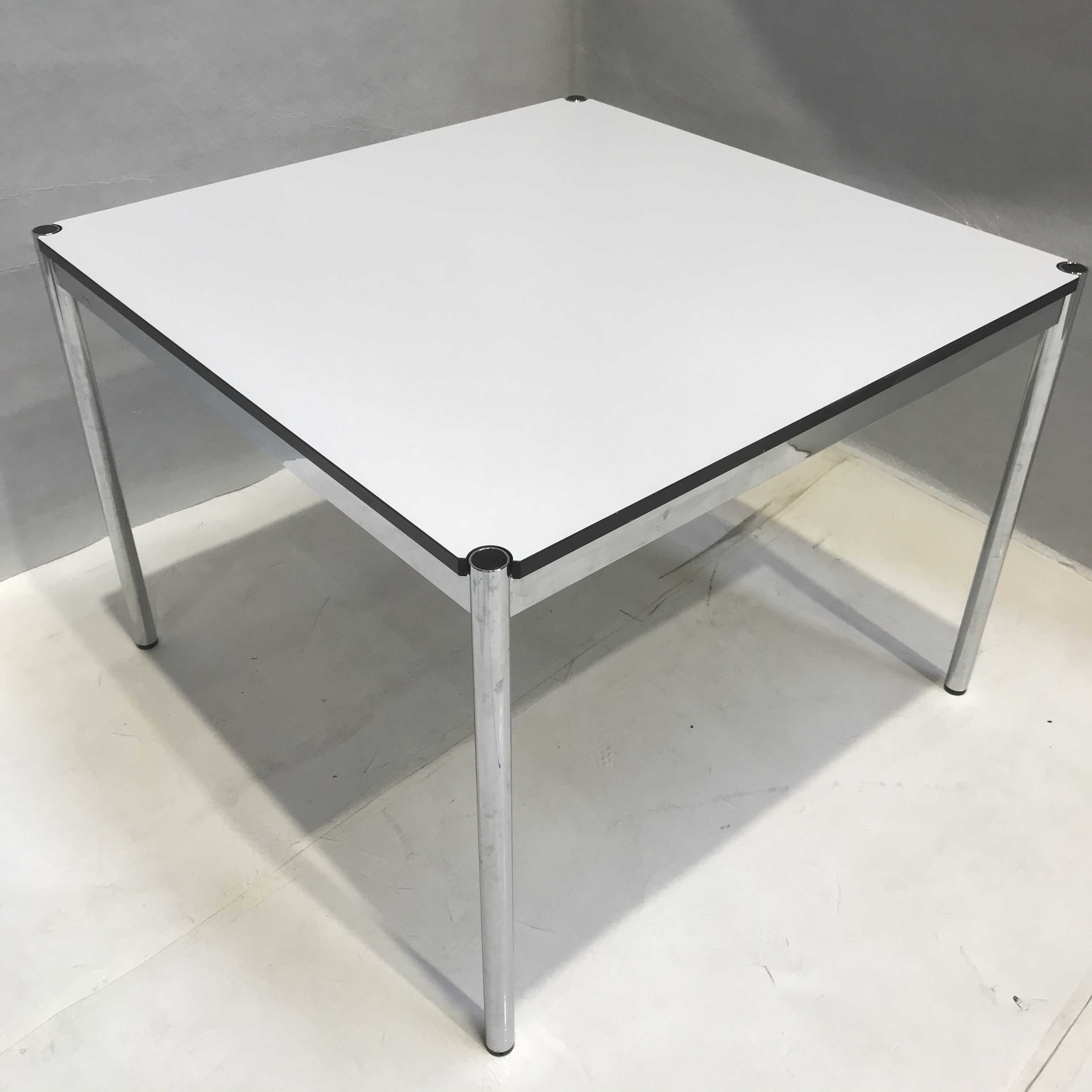 Tisch 100x100 Quadratisch Platte Kunstharz Perlgrau Gestell Verchromt