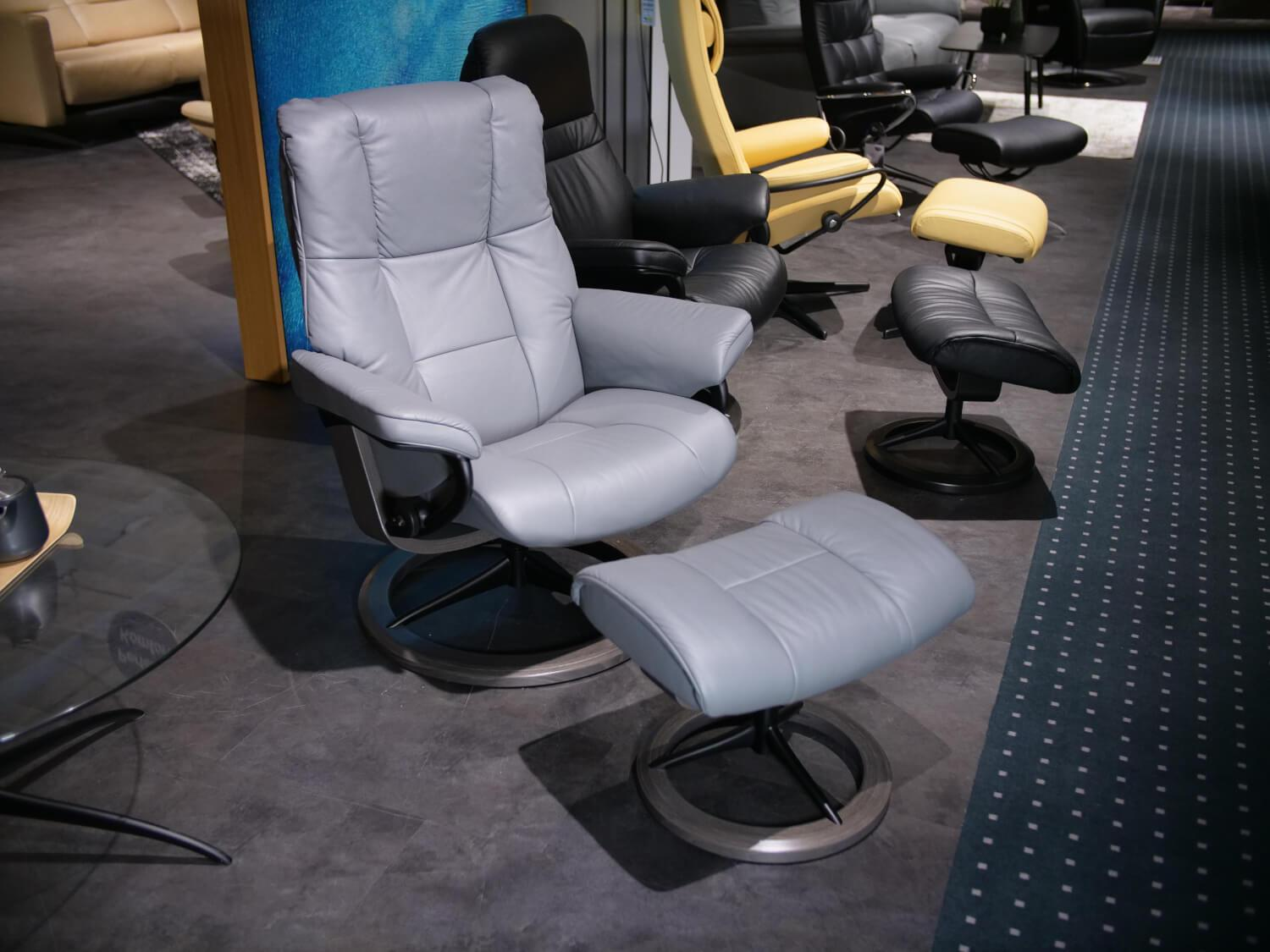 Stressless - Sessel Mayfair M Mit Hocker Bezug Leder Paloma 17 Neutral Grau Gestell Signature Matt Schwarz Holz Grau - 3