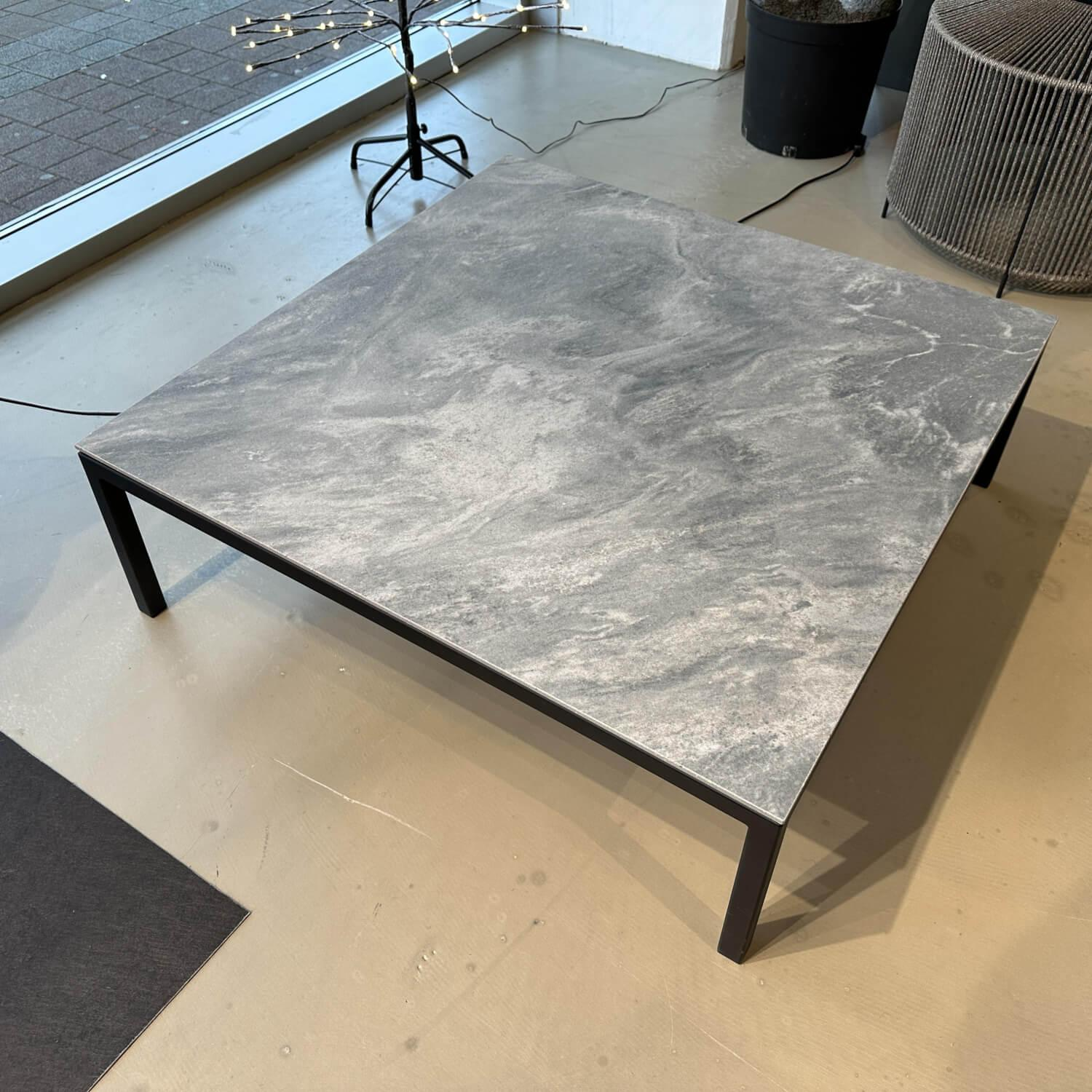 Zumsteg - Outdoor Beistelltisch Iconic Platte Keramik Lyra Gris Grau Gestell Edelstahl Schwarz Pulverbeschichtet - 6