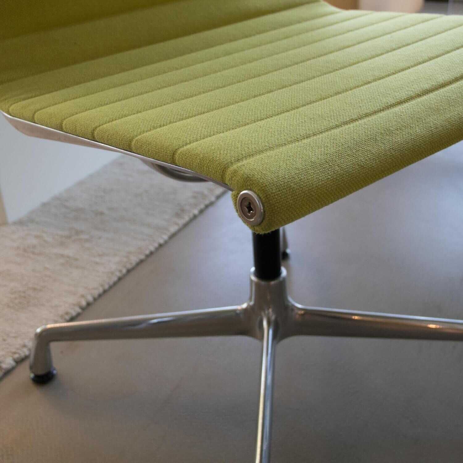 4er-Set Stuhl Alu Chair Dining EA 101 Alu Poliert Bezug Hopsak Gelb