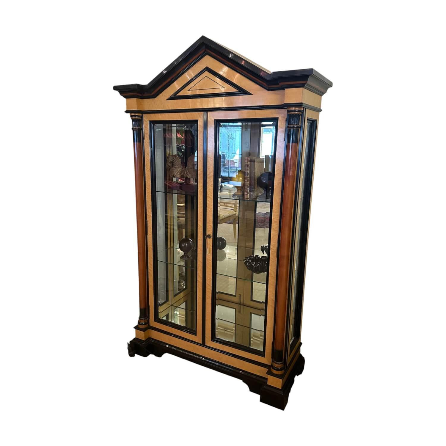 Gordovil - Vitrine Vogelaugenahorn Massiv Türen Glas Rückwand Kristallspiegel - 1