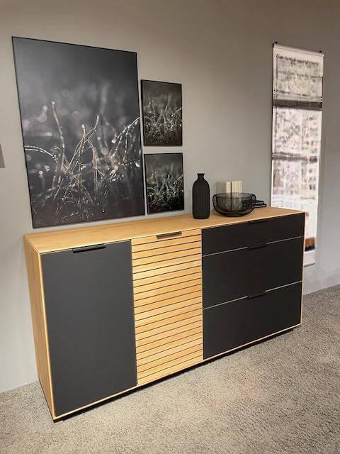 Wöstmann - Sideboard WM 2320 Erle Front Mattglas Carbon Schwarz Sockel Carbonfarbig - 2