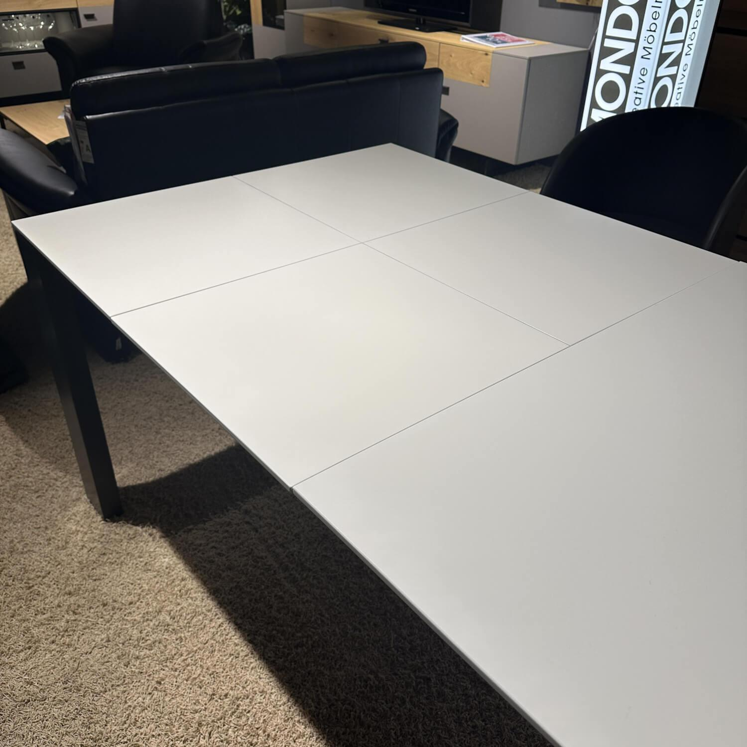 Essgruppe Now! Dining Tisch Mit Auszug Platte Lack Weiß Stühle Bezug Lederoptik Grau