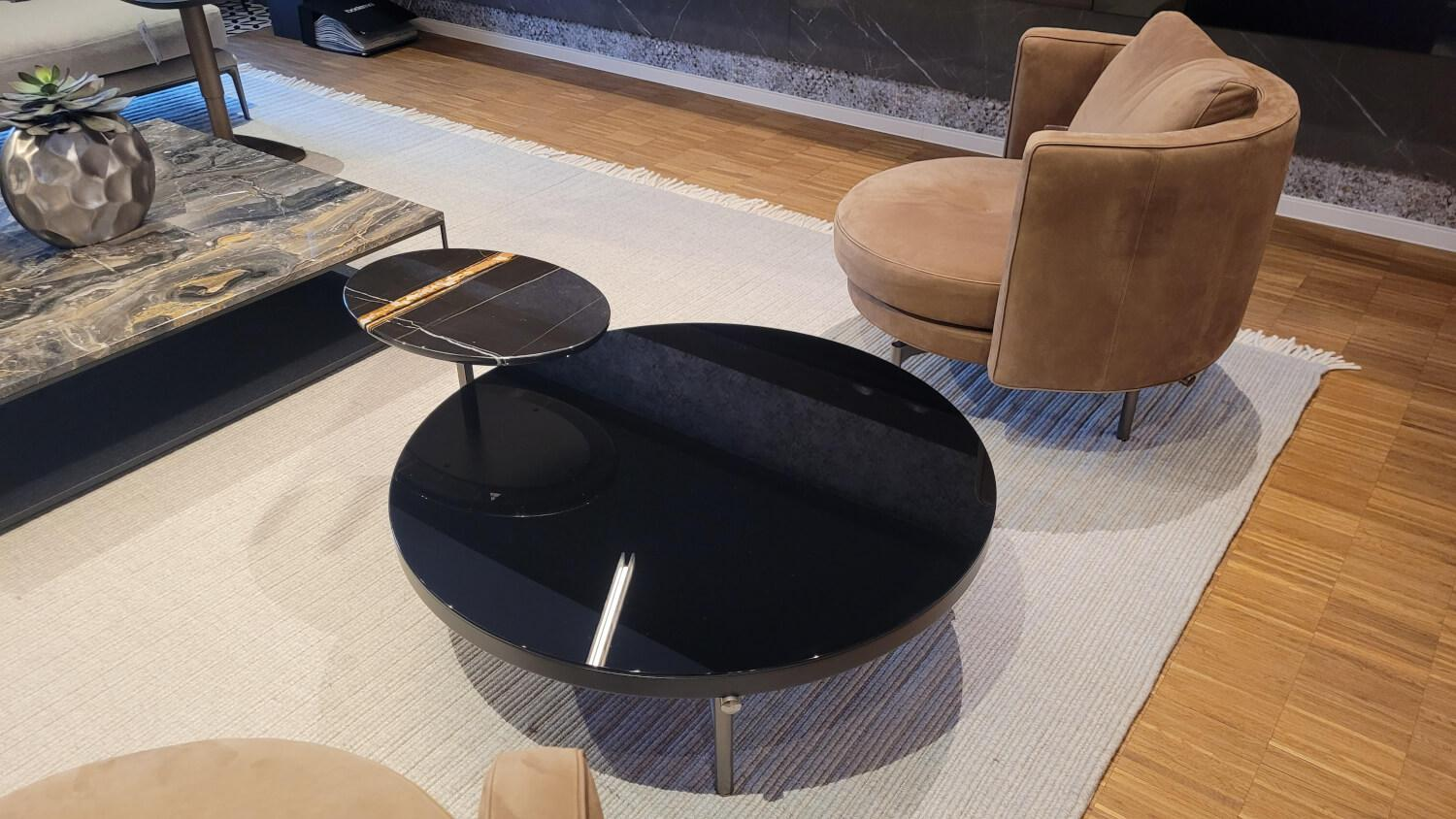 Minotti - Beistelltisch Joy Jut Ut Joy50Ems Platte Marmor Sahara Noir Schwarz Gestell Kreuzförmiger Fuß Metall Bronzefarbig - 5