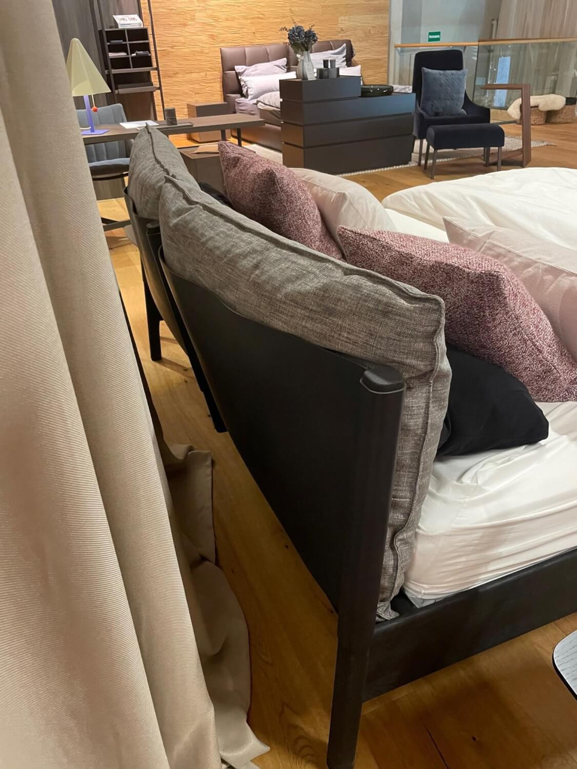 Möller Design - Bett Liv Holzgestell Schwarz Gebeizt Gebürstet Und Geölt Lehne Leder Rangero Schwarz Rückenkissenbezug Stoff Maple 132 Ohne Matratzen Und Lattenrost - 2