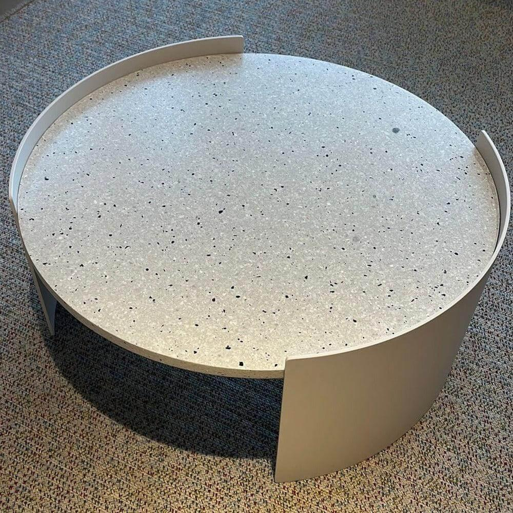 Cassina - Beistelltisch Bowy Klein Platte Recyceltes RFM Grau Weiß Gestell Aluminium Grau Lackiert Texturiert - 5