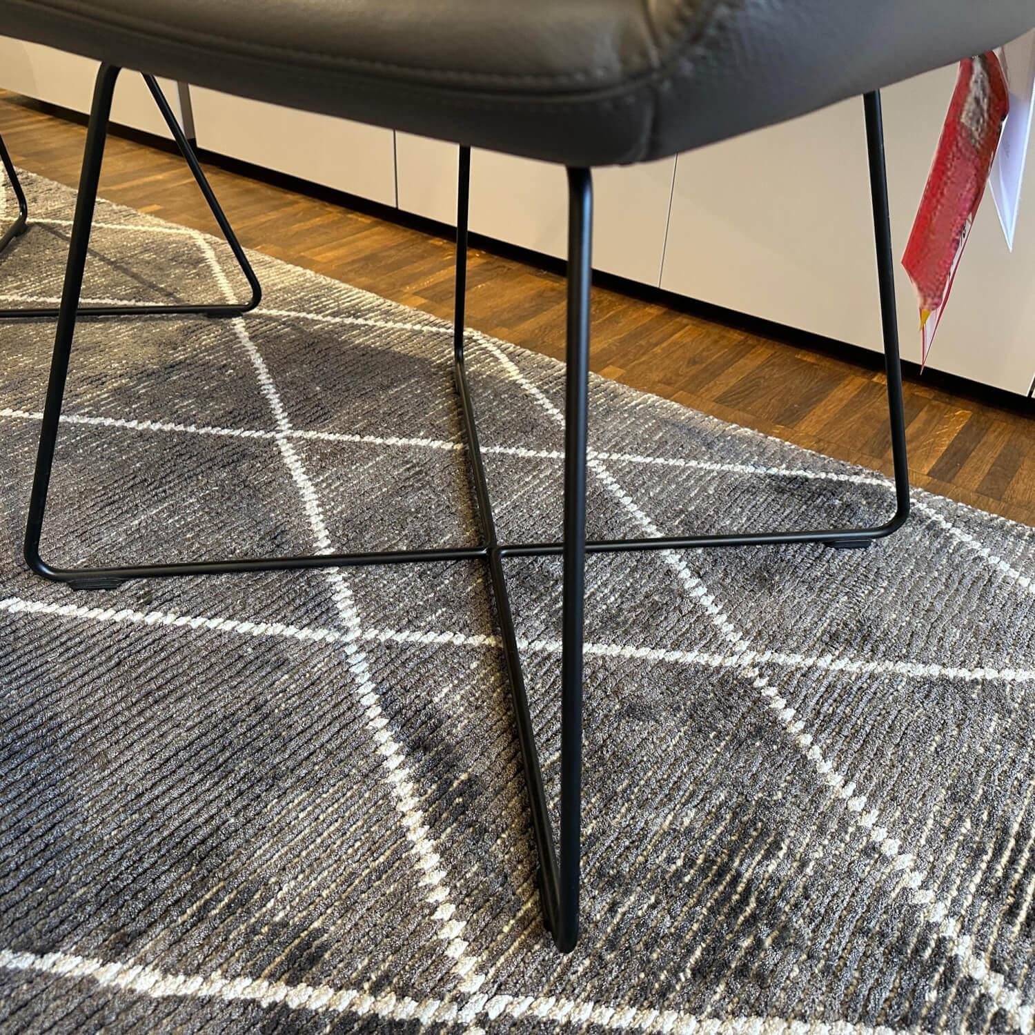 COR - 3er-Set Armlehnstuhl Jalis Leder Dura 171 Anthrazit Drahtgestell Metall Schwarz Mit Hohem Rücken Und Filzgleitern - 4