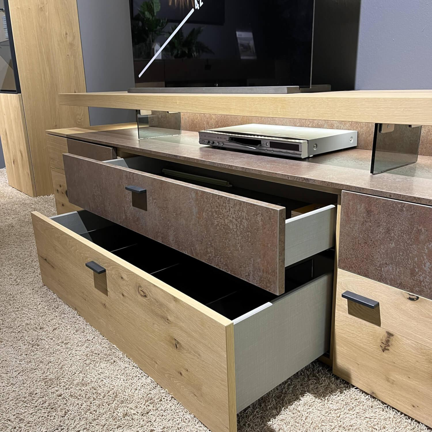 Gwinner - Wohnwand Mondo Cantato CN7 Balkeneiche Natur 2205 Akzent Rostoptik - 15