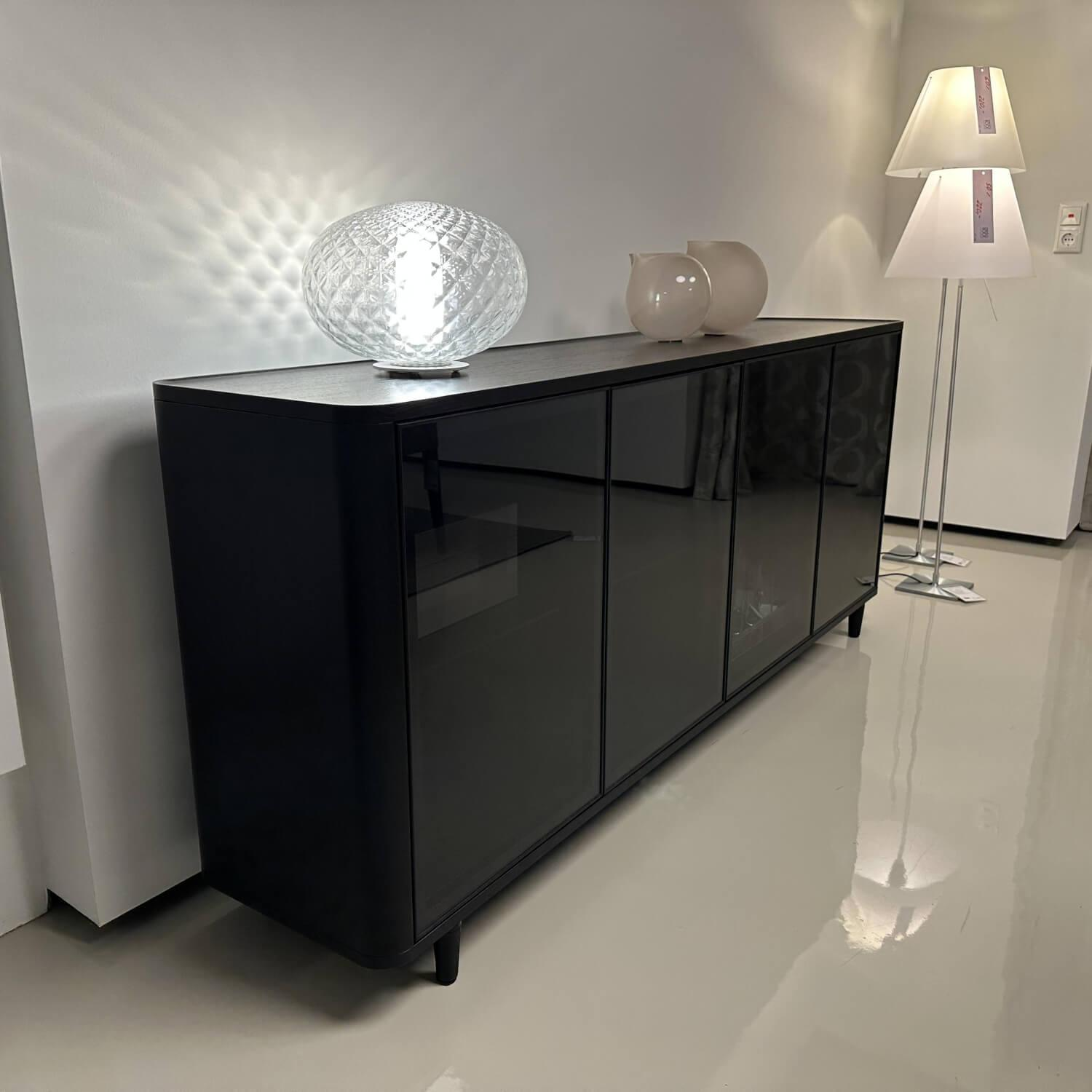 Bielefelder Werkstätten - Sideboard Allure Eiche Tiefschwarz Lackiert Innen Flaschengrün Türen Aluminium Glas - 4