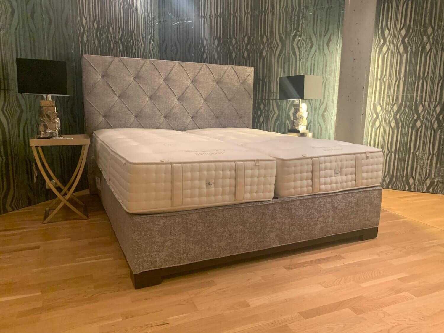 schramm-boxspringbett-grand-cru-stoff-perla-silver-mit-cashmere-abdeckung-und-matratzen-b1e71fba0de5KxqmxamdxkP2A Schramm - Boxspringbett Grand Cru Stoff Perla-Silver mit Cashmere-Abdeckung und Matratzen - 2