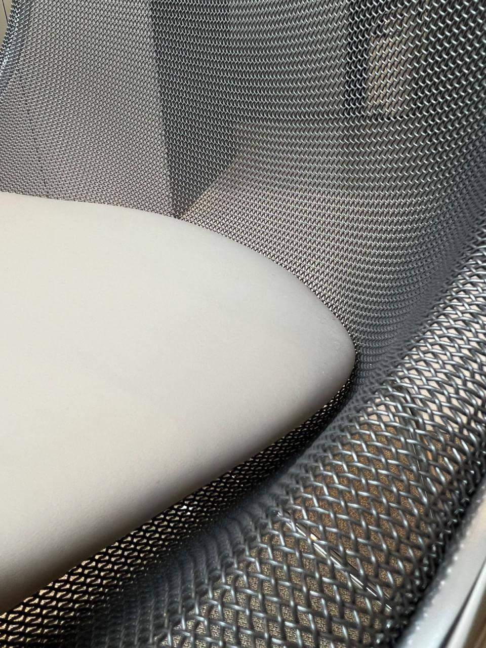 B&B Italia - 2er Set Barhocker Luta Sitz Leder Grau Beige Rücken Netz Stahl Gepresst Grau Lackiert Gestell Stahl Glanzverchromt - 3