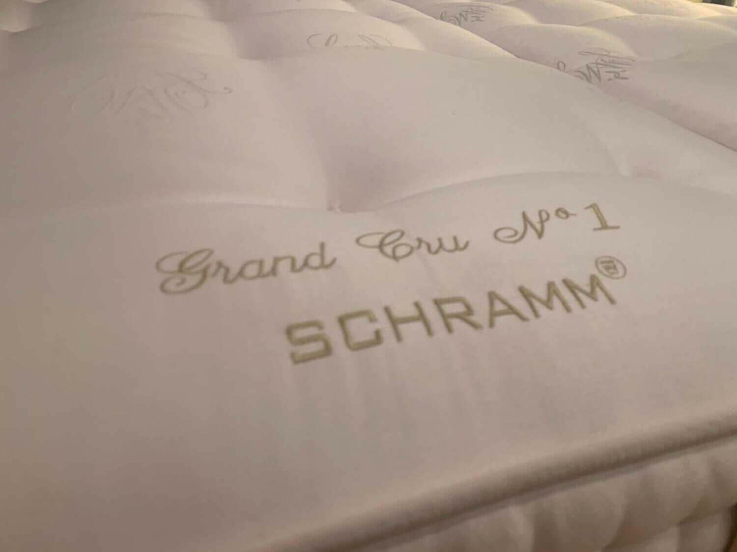 schramm-boxspringbett-grand-cru-stoff-perla-silver-mit-cashmere-abdeckung-und-matratzen-36e53e3f30b98h2EAEcOhdVwJ Schramm - Boxspringbett Grand Cru Stoff Perla-Silver mit Cashmere-Abdeckung und Matratzen - 5