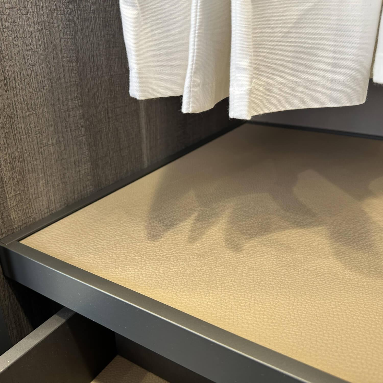 Poliform - Kleiderschrank Senzafine Melamin Eiche Gener mit 4 Drehtüren - 5