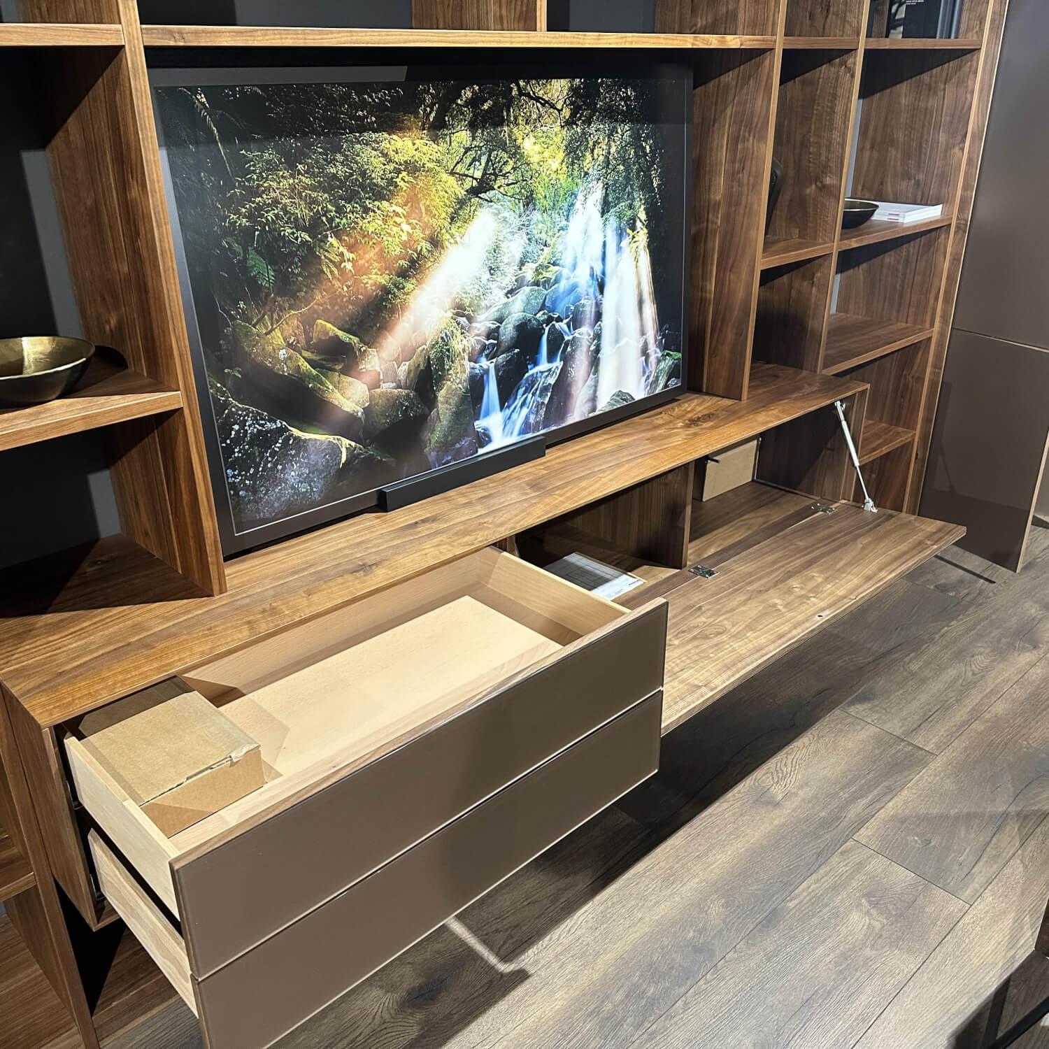 Anrei - Wohnwand Puro Holz Ast Nussbaum Natur Geölt Fronten Glas Matt Bronze - 7