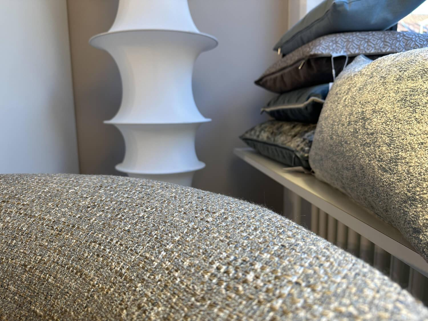 Kartell - Drehsessel K Wait Stoff Texture Grau Beige Füße Schwarz - 4