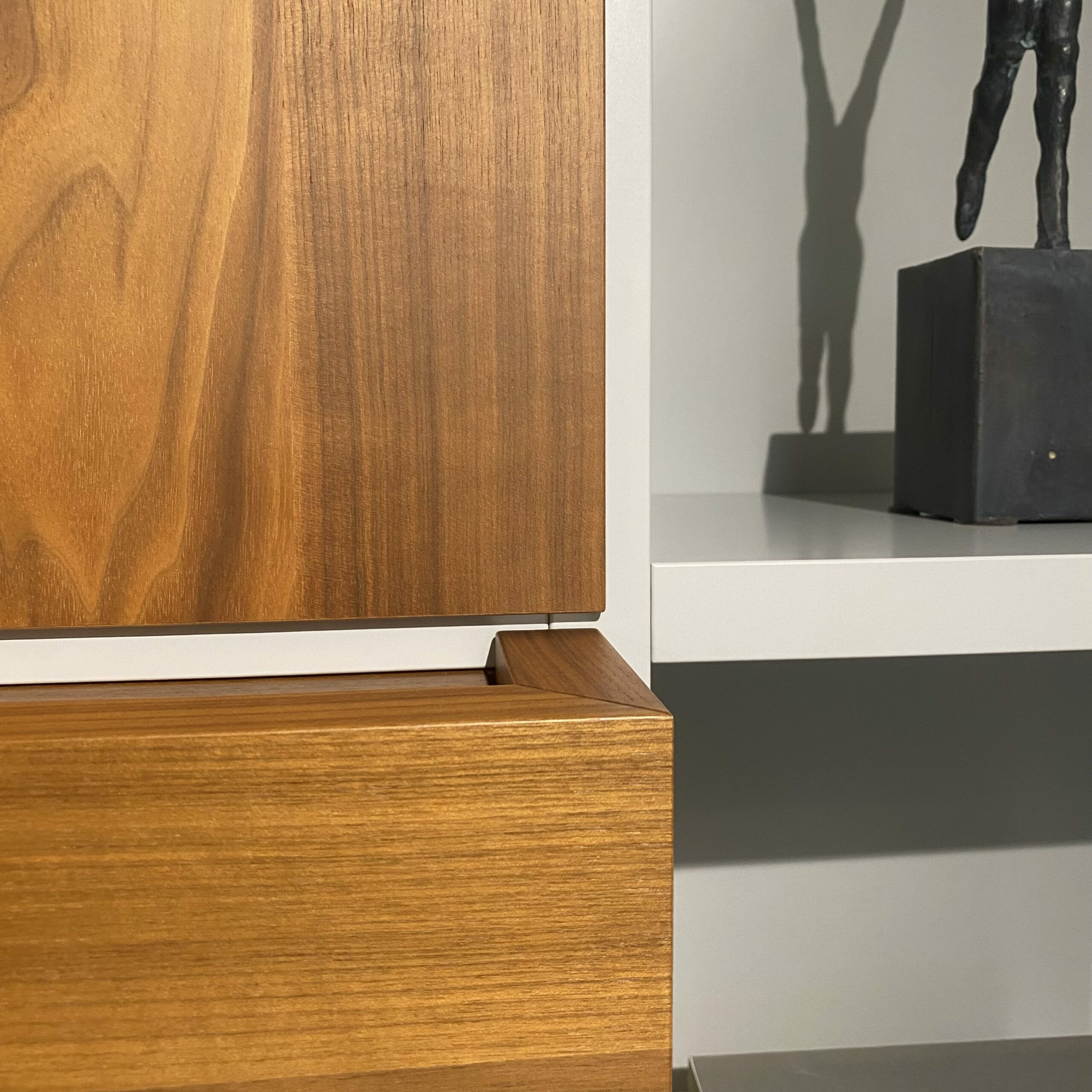 Kettnaker - Regalwand Vita WB17 Lichtgrau Nussbaum Massivoptik-Holz Matt - 6