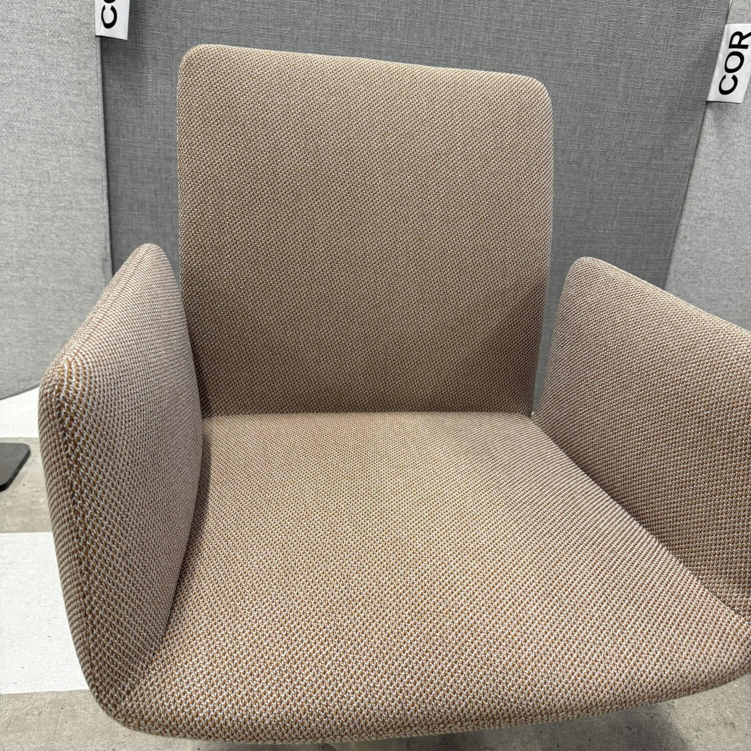 COR - 3er Set Drehstuhl Jalis 544 Stoff 8224 Bronze Braun 4 Fuß Gestell Lack RAL 070 60 10 Hellmahagoni Braun Grau - 7