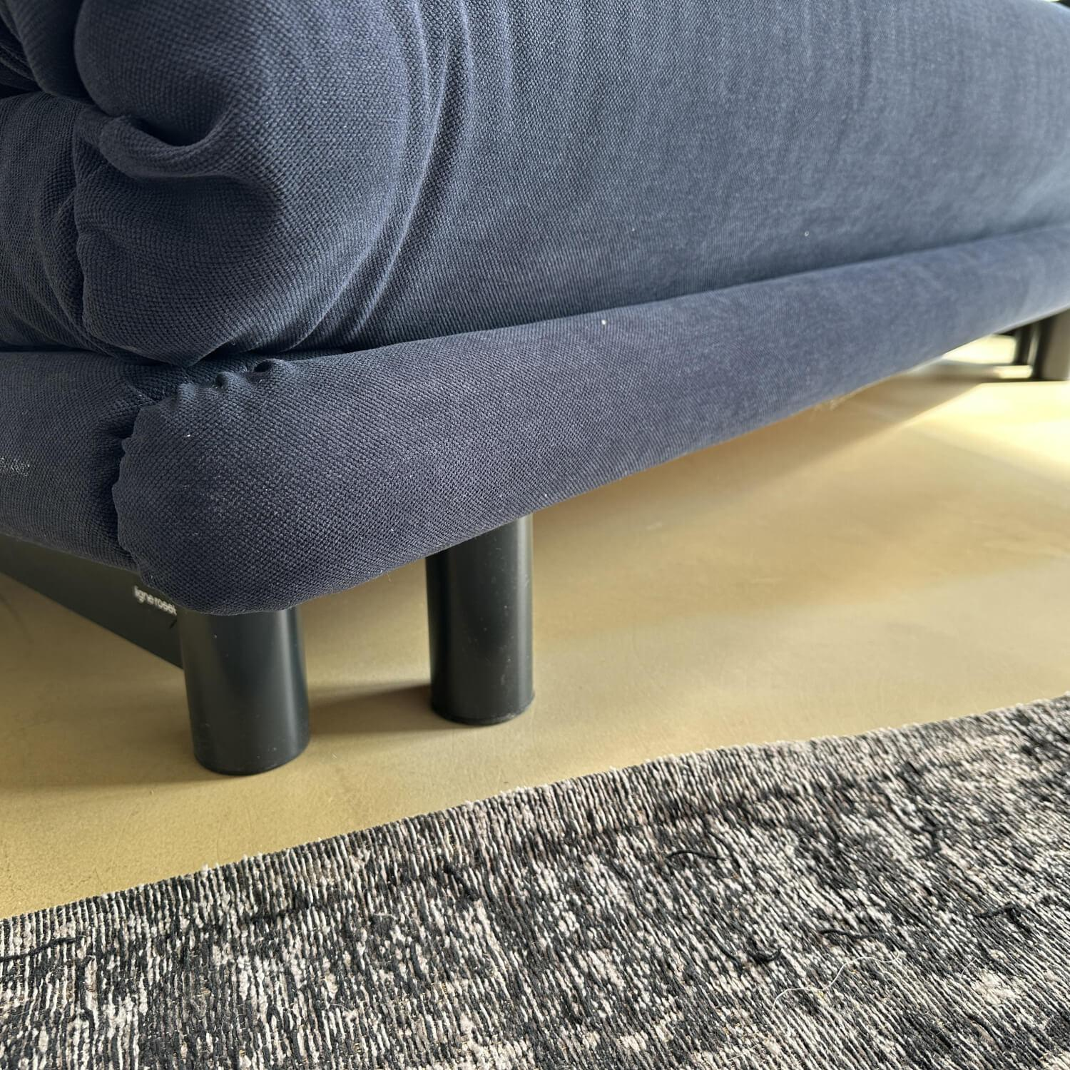 Ligne Roset - Schlafsofa Multy Stoff Amalfi Dark Blue Blau Gestell Anthrazit Mit Polyäthermatratze Und 2 Großen Kissen - 5
