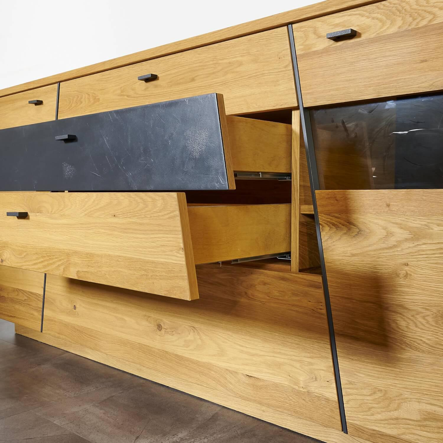 Wohn Concept - Sideboard 2021 Vollholz Wildeiche Furniert Mattlack Beton Griffe Metall Effektlack Matt Grey Grau Glas Parasolglas Braun - 10