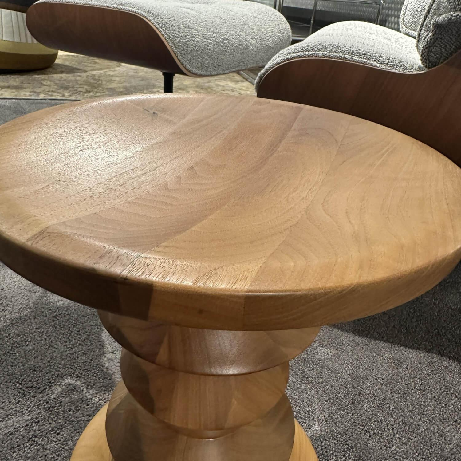 Vitra - Hocker Stools A Nussbaum Massiv Gedrechselt Lackiert - 3