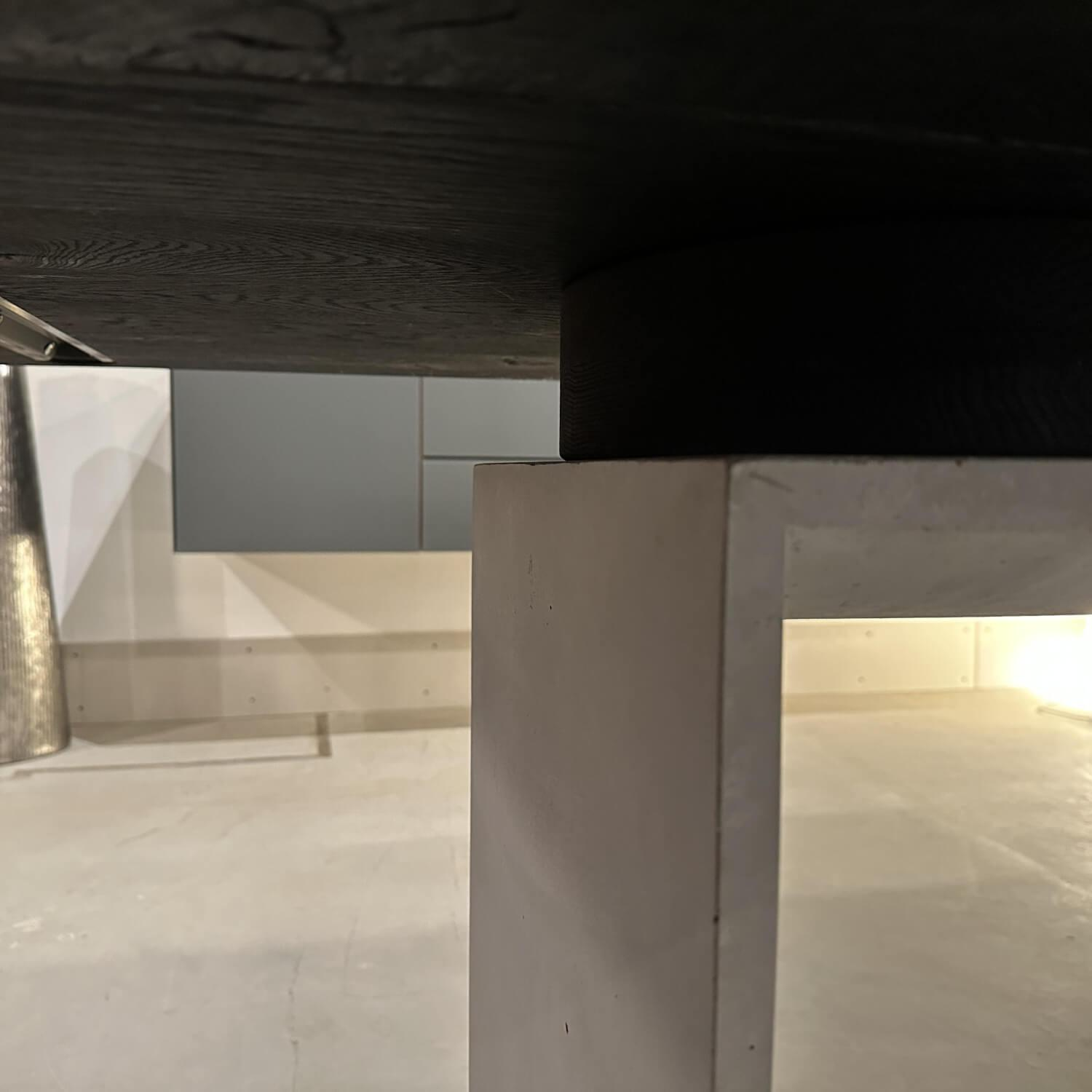 ASCO - Esstisch Frame Platte Brandeiche Rustical Schwarz Strukturiert Gebürstet Gestell Beton - 4