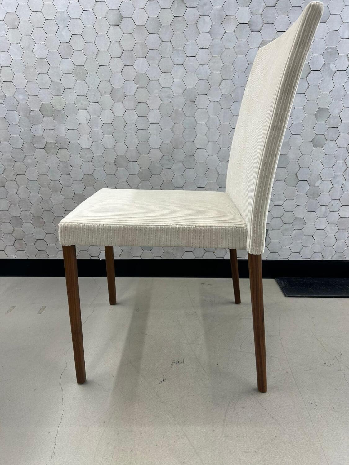 Walter Knoll - 4er Set Stuhl Jason Lite 1900 Stoff Phlox 213 Creme Beige Gestell Nussbaum Mit Splintanteil Inklusive Teflongleiter - 8