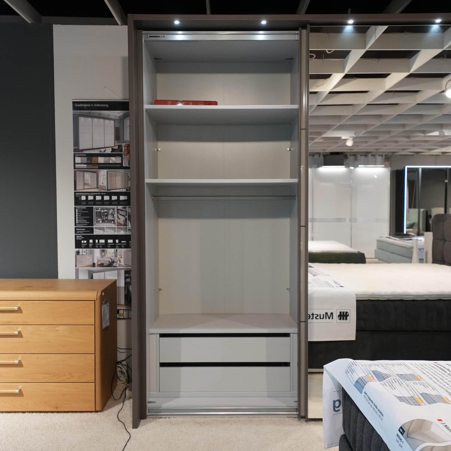Wiemann - Kleiderschrank KOS 120 Front Glas Kieselgrau Korpus Havan Grau Mitteltür Kristallspiegel - 4