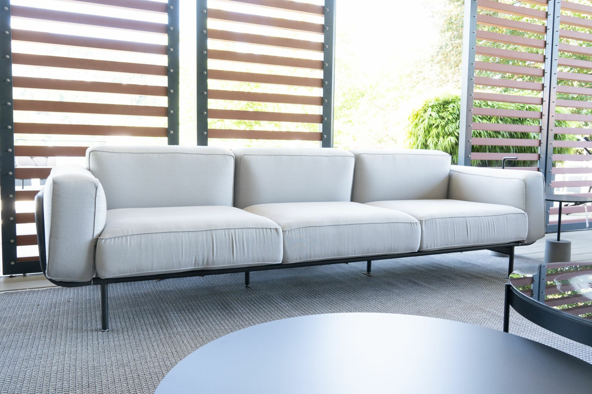 RODA - Sofa Estendo 003 Stoff Shore Steel S25 Grau Gestell Aluminium Smoke 01 Schwarz Pulverbeschichtet  - 5