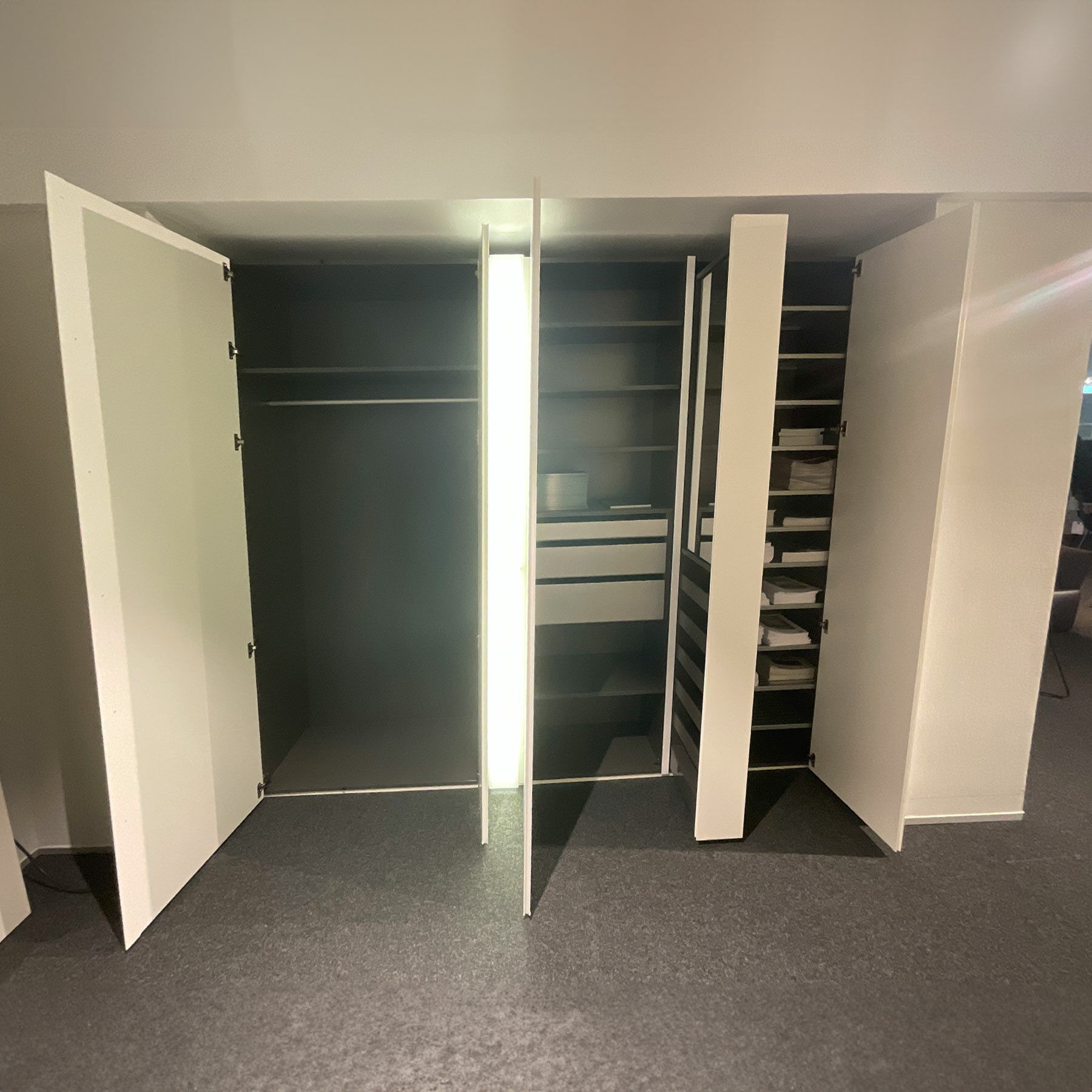 Schönbuch - Schrank Stripes Lack Schneeweiß Mit Beleuchtung - 4