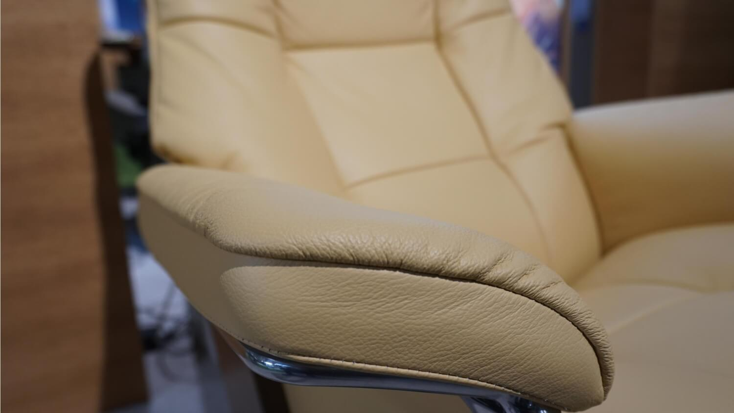 Stressless - Mayfair M Leder Beige Gestell Cross Silber Inklusive Hocker - 3