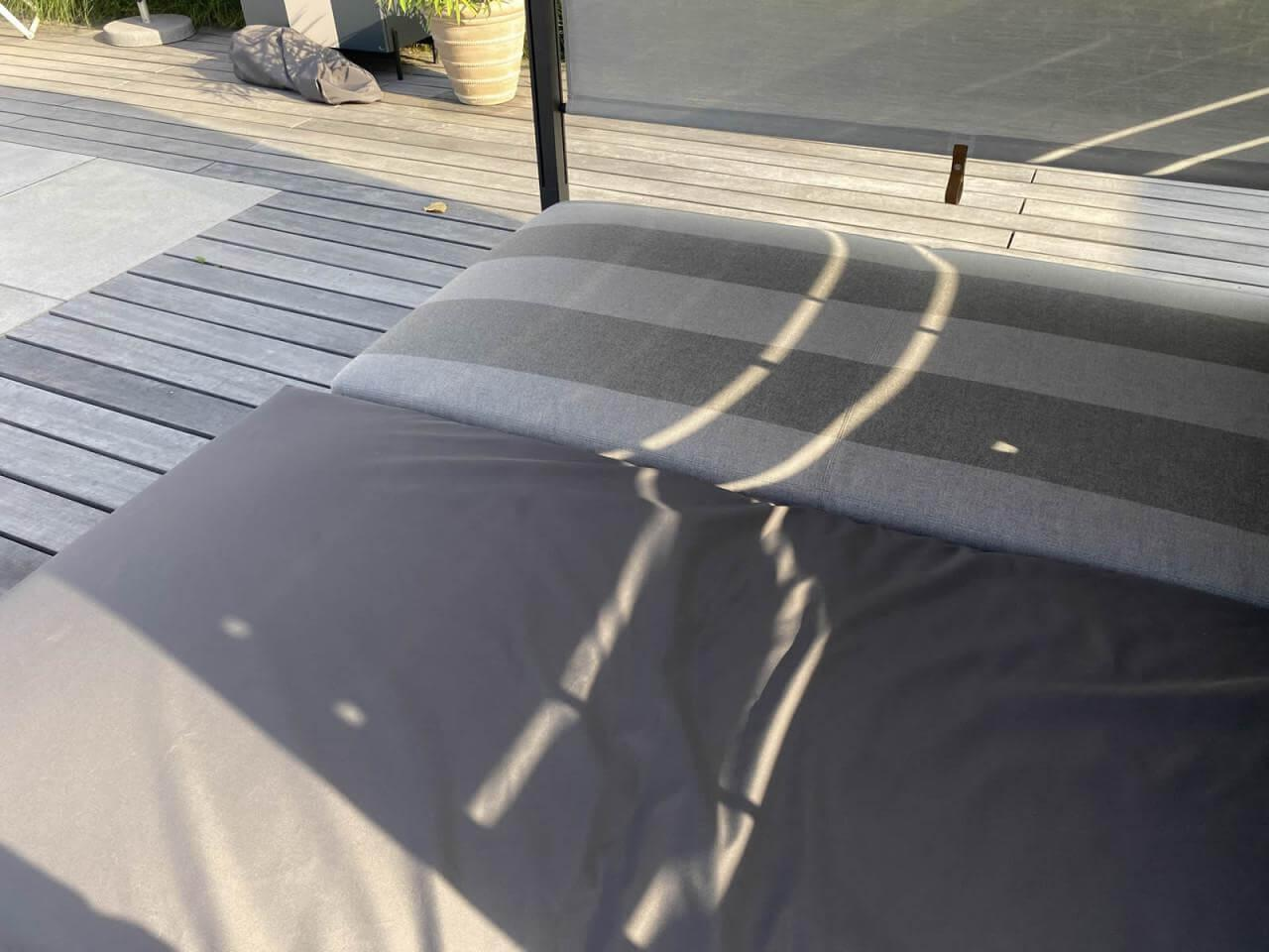 Gloster - Doppelliege Lodge Cabana Rahmen Aluminium Meteor Schwarz Pulverbeschichtet Stoff Blend Fog Grau Rücken Holz Teak - 5