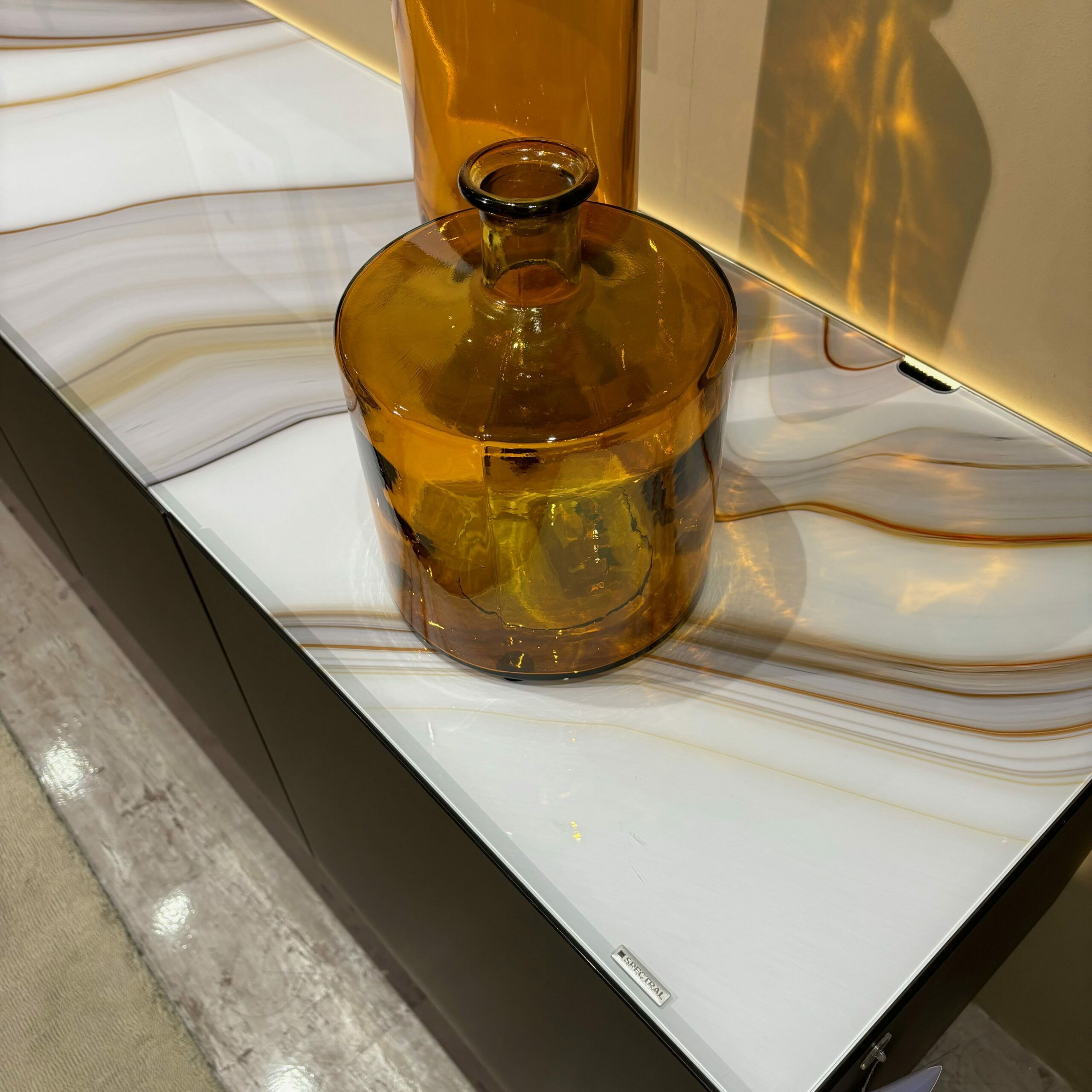 Spectral Smart Furniture - Lowboard Side Korpus BG Black Schwarz Lackiert Front Und Seiten Satiniertem Glas RO Roast Braun Deckenplatte Designglas DG107 Marmor Latte Braun Grau Weiß - 3