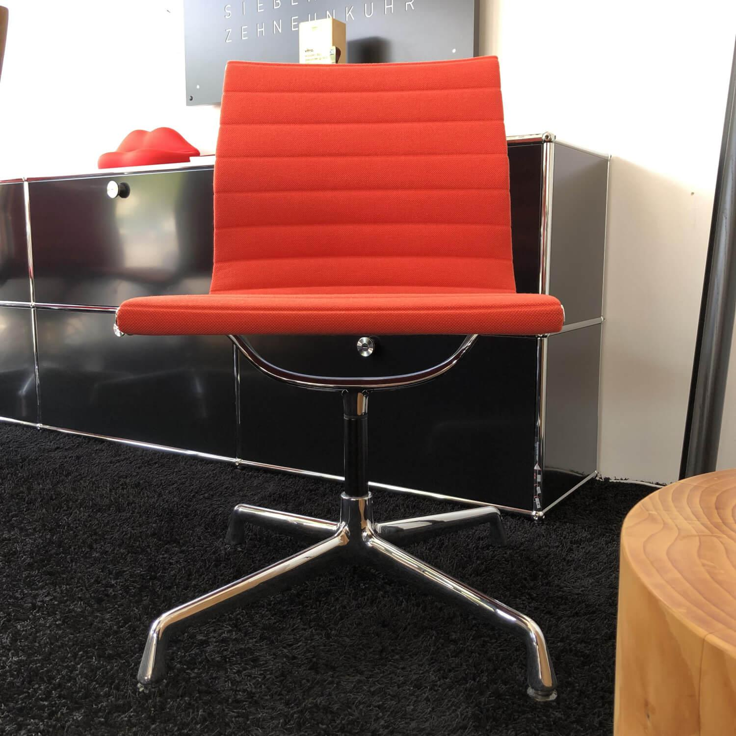 Stuhl Aluminium Chair EA 101 Stoff Hopsak Koralle Poppy Red Rot