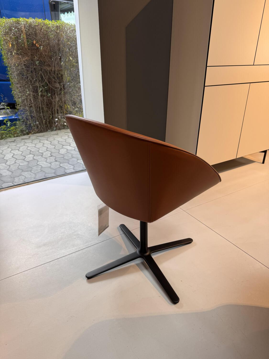 Draenert - Schalenstuhl Dan Leder 662 Braun Kreuzgestell Schwarz Mit Kissen Drehbar - 5