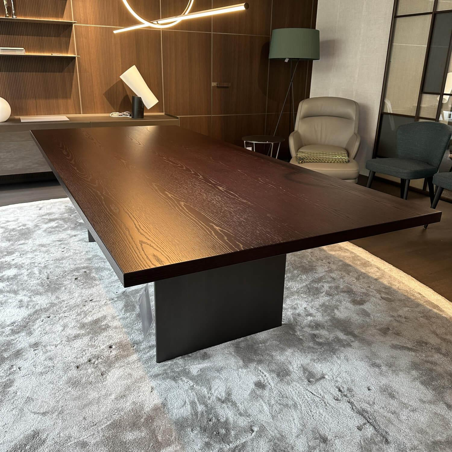 Minotti - Esstisch Linha Geflammte Eiche Furniert Tabak Lackiert Beine Lackiert Golden Brown Schwarz Braun - 6