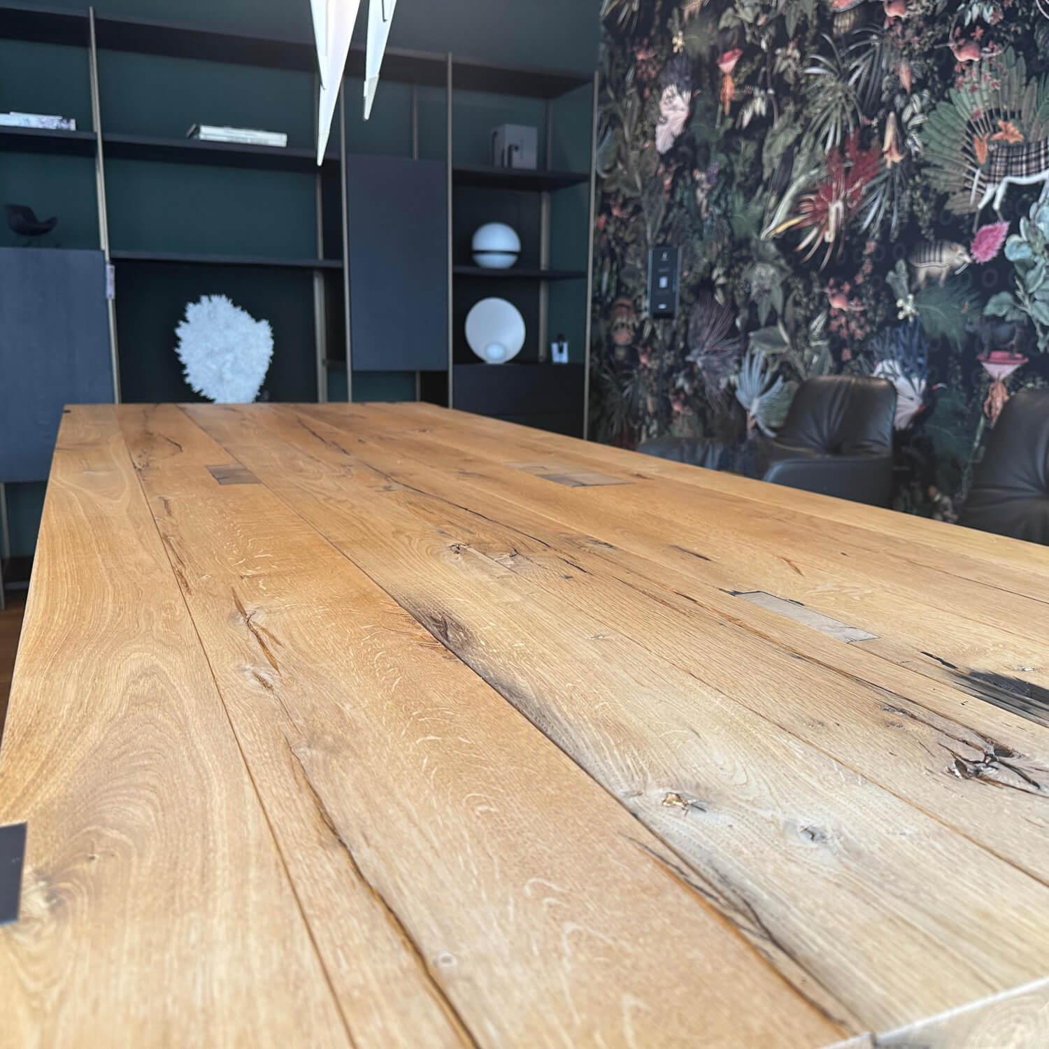 Janua - Tisch BB11 Clamp Platte Eiche Altholz Natur Geölt Füße RAL 9005 Tiefschwarz Schwarz Pulverbeschichtet - 6