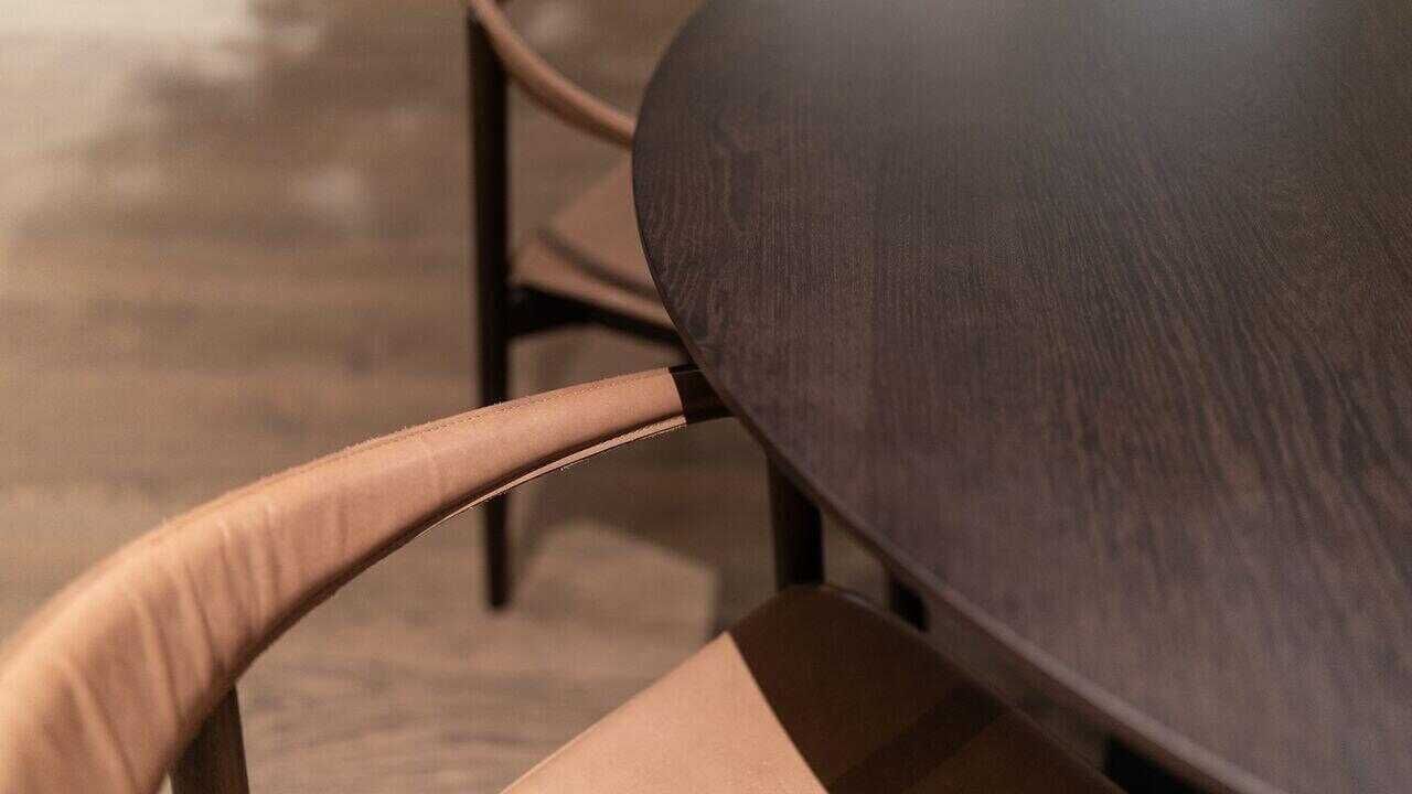 Tisch Haas mit Schweizer Kante Eiche Massiv Mit 5 Freifrau-Stühlen Stella
